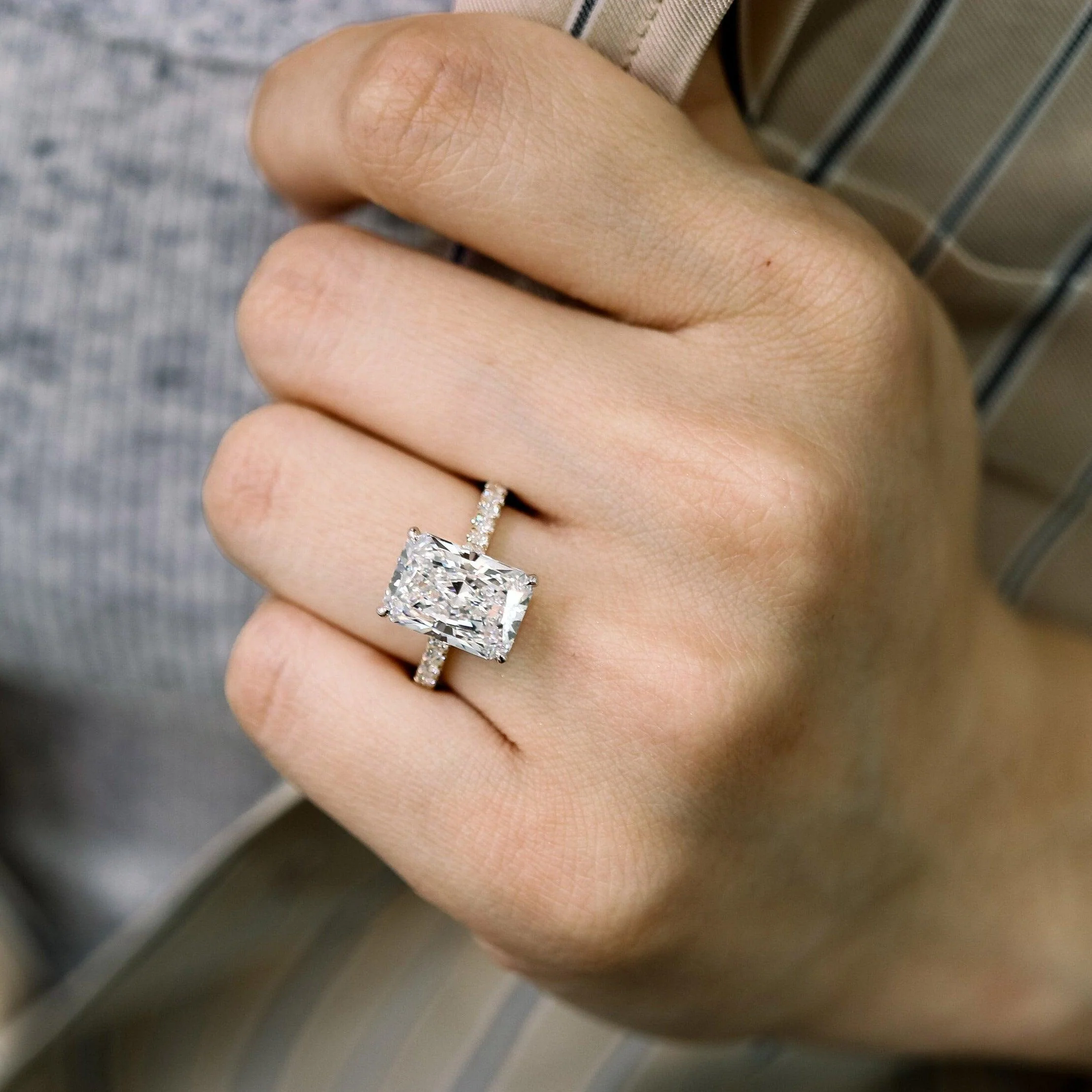 5.50Ct IGI LAB Radiant Diamond Engagement Ring Platinum - F/VS - Image 2