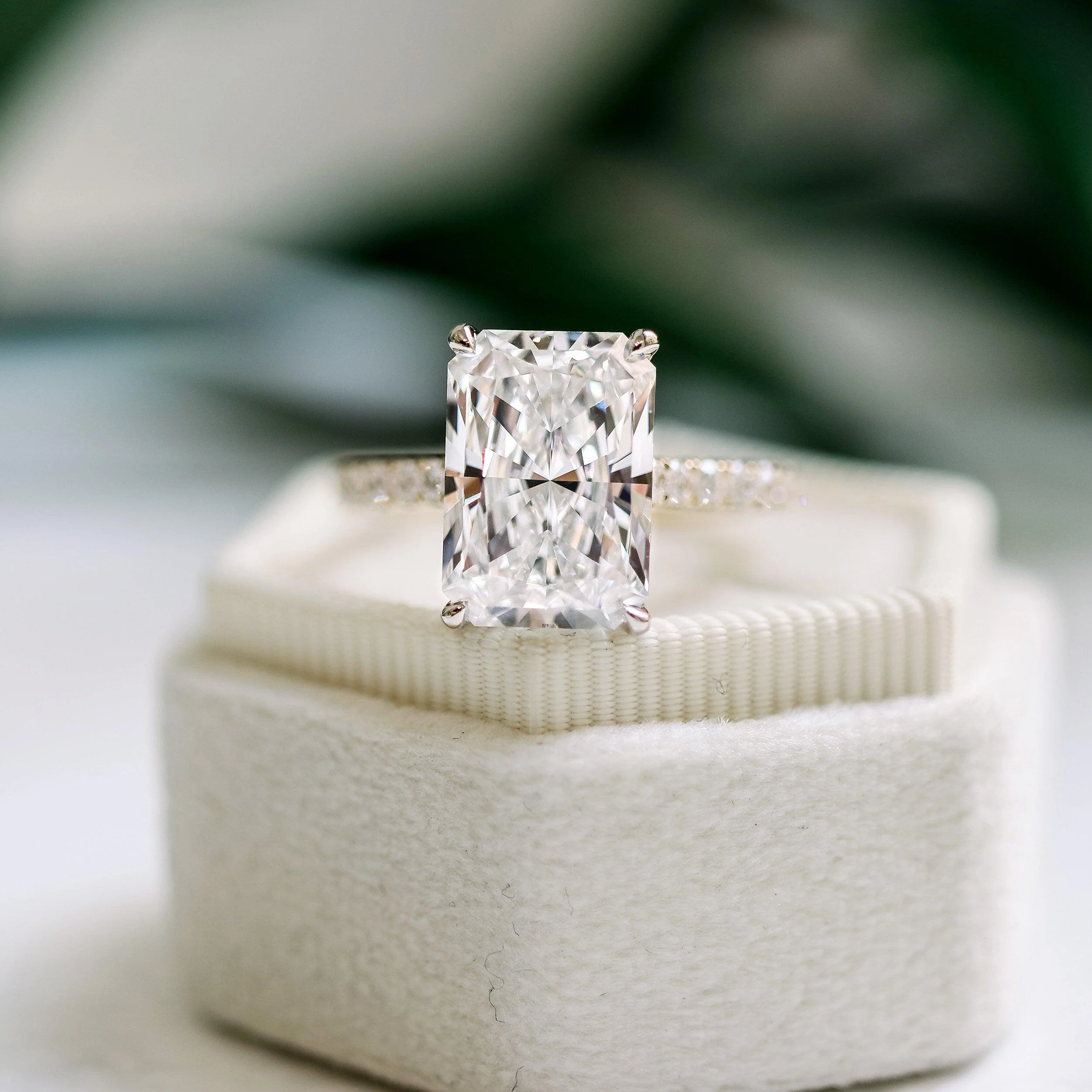 5.50Ct IGI LAB Radiant Diamond Engagement Ring Platinum - F/VS - Image 4