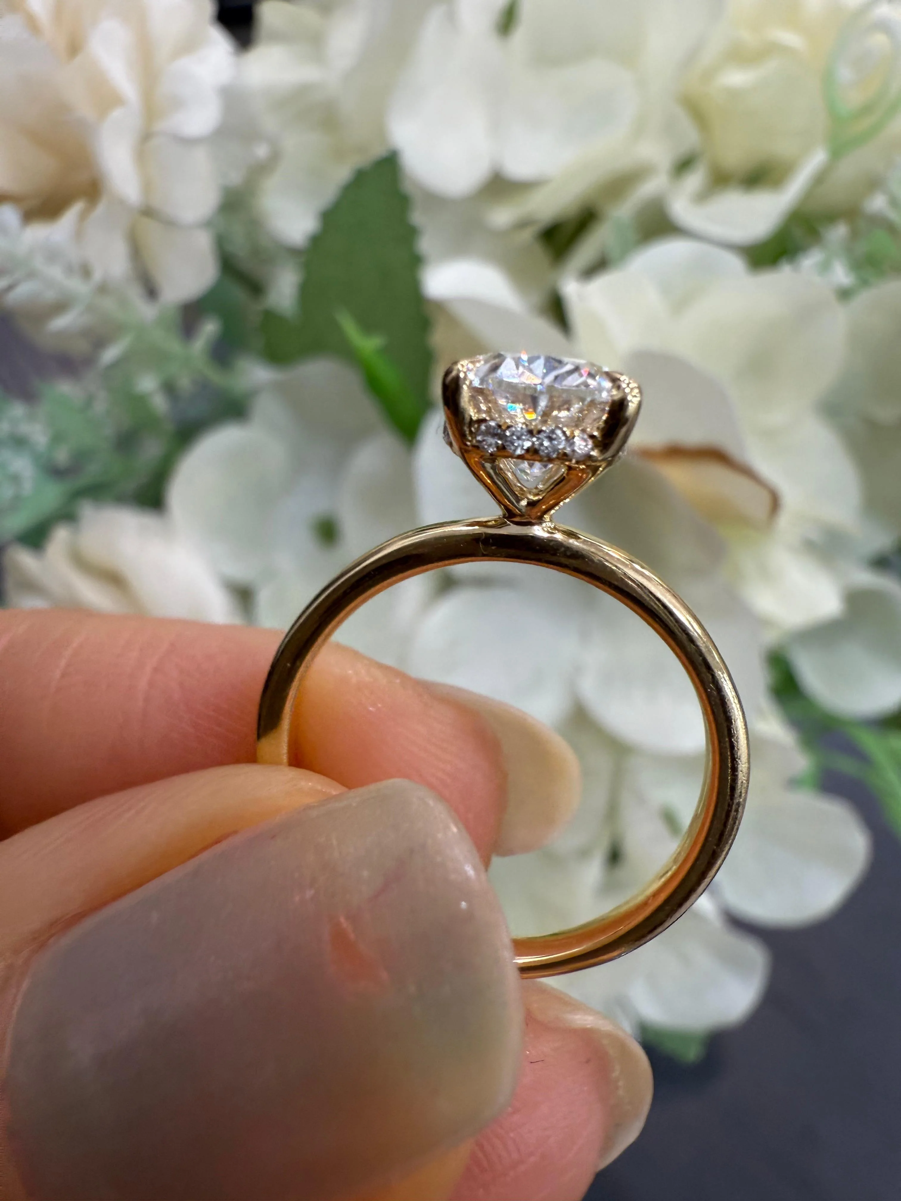 1.15CT IGI Certified Diamond Oval Cut Hidden Halo Women's Engagement Ring - 18k Yellow Gold - Image 8