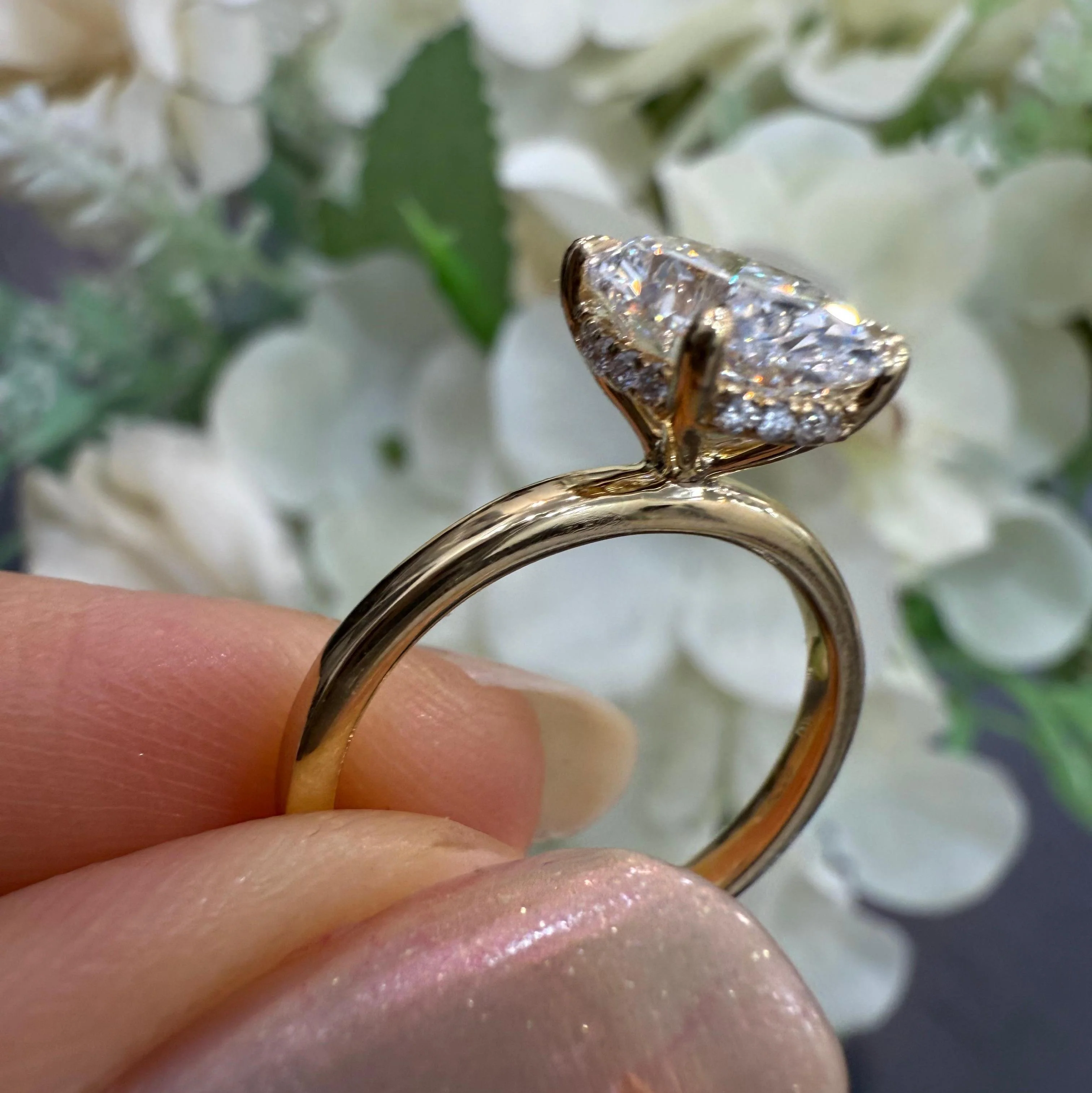 1.15CT IGI Certified Diamond Oval Cut Hidden Halo Women's Engagement Ring - 18k Yellow Gold - Image 9