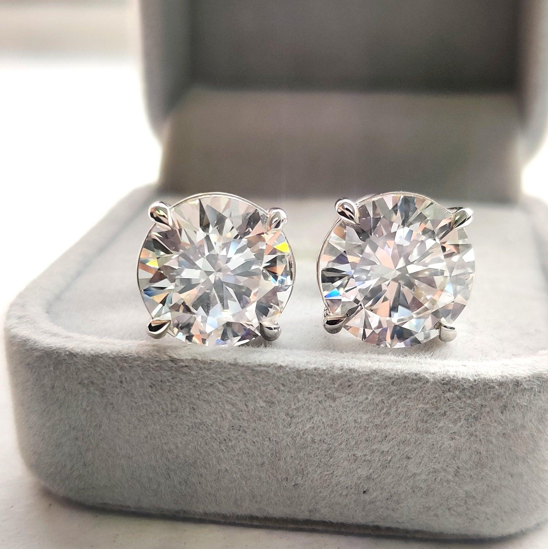 10Ct E/VS1 Big Round Diamond Stud Earrings in 18k White Gold (IGI Cerified)