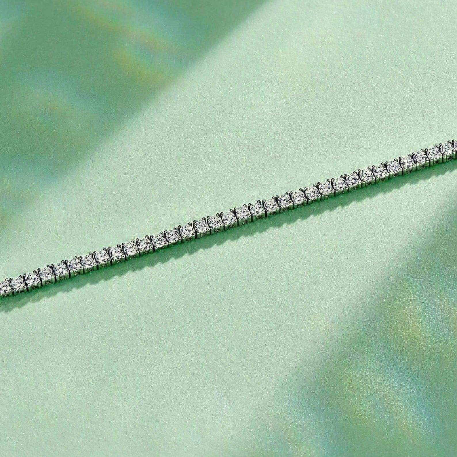 D/VVS 2.50 ct Lab Diamond Claw Set Tennis Bracelet in 9k Gold 7in - Image 5