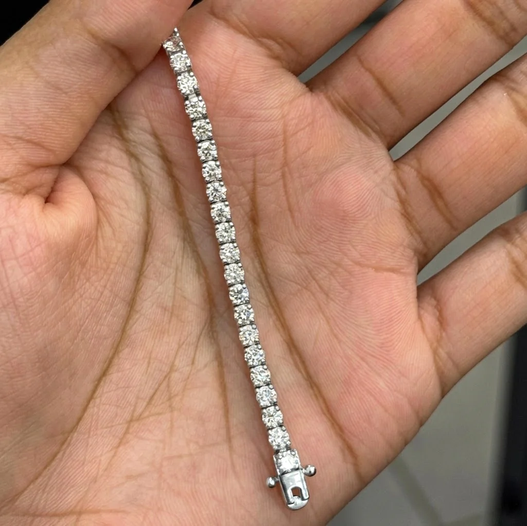D/VS 20.00 ct Lab Diamond Claw Set Tennis Bracelet in 9k Gold 7in - Image 4