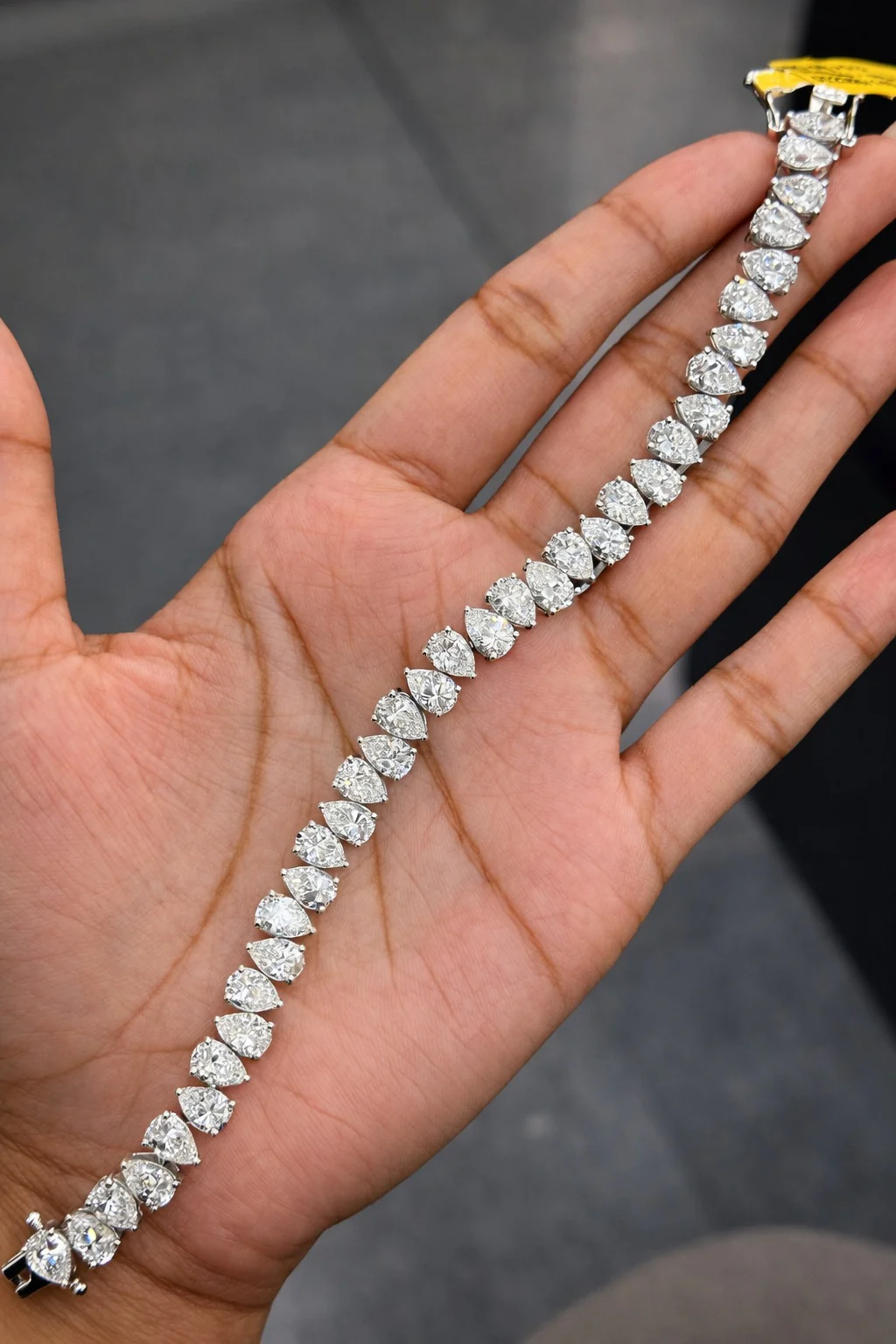 23CT D-E/VS Pear Lab Diamond Tennis Bracelet in White Gold - Image 3