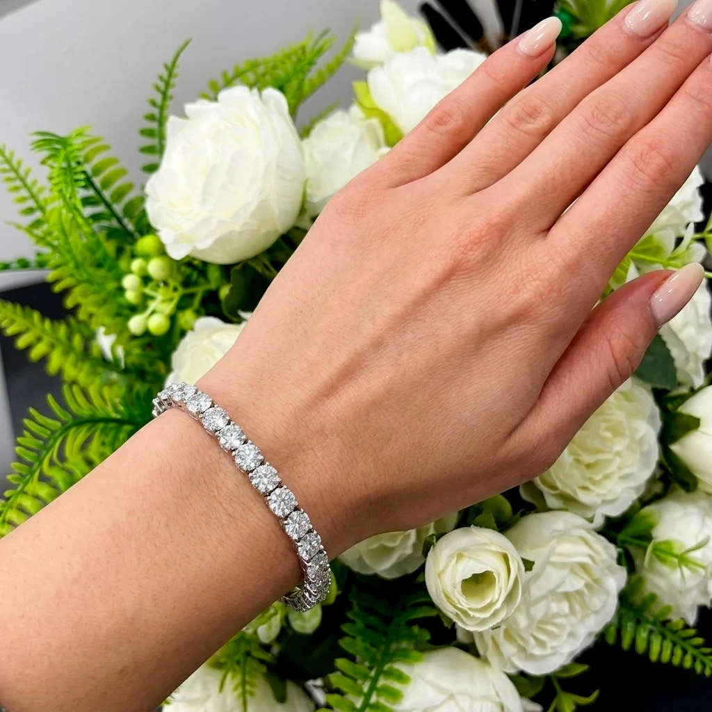 D/VS 20.00 ct Lab Diamond Claw Set Tennis Bracelet in 9k Gold 7in - Image 2