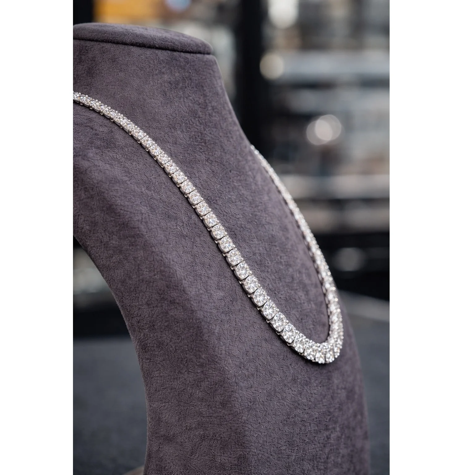 22ct Round Diamond Graduated Necklace – White Gold, D/VS - Image 3