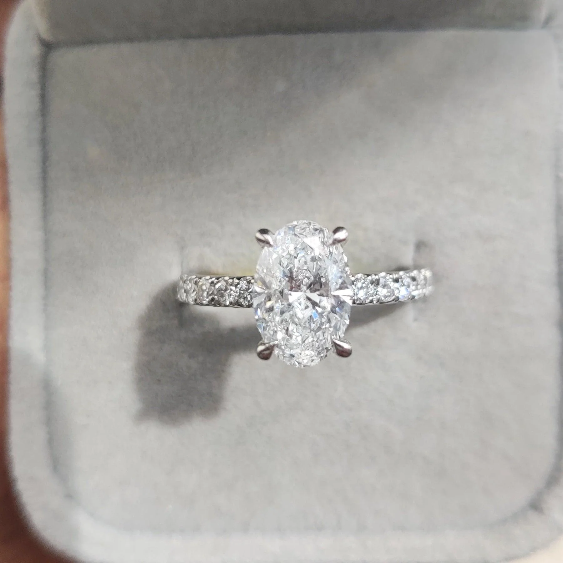E/VS 2.50Ct - 3.50CT IGI Certified Diamond Oval Cut Hidden Halo Engagement Ring - Image 4