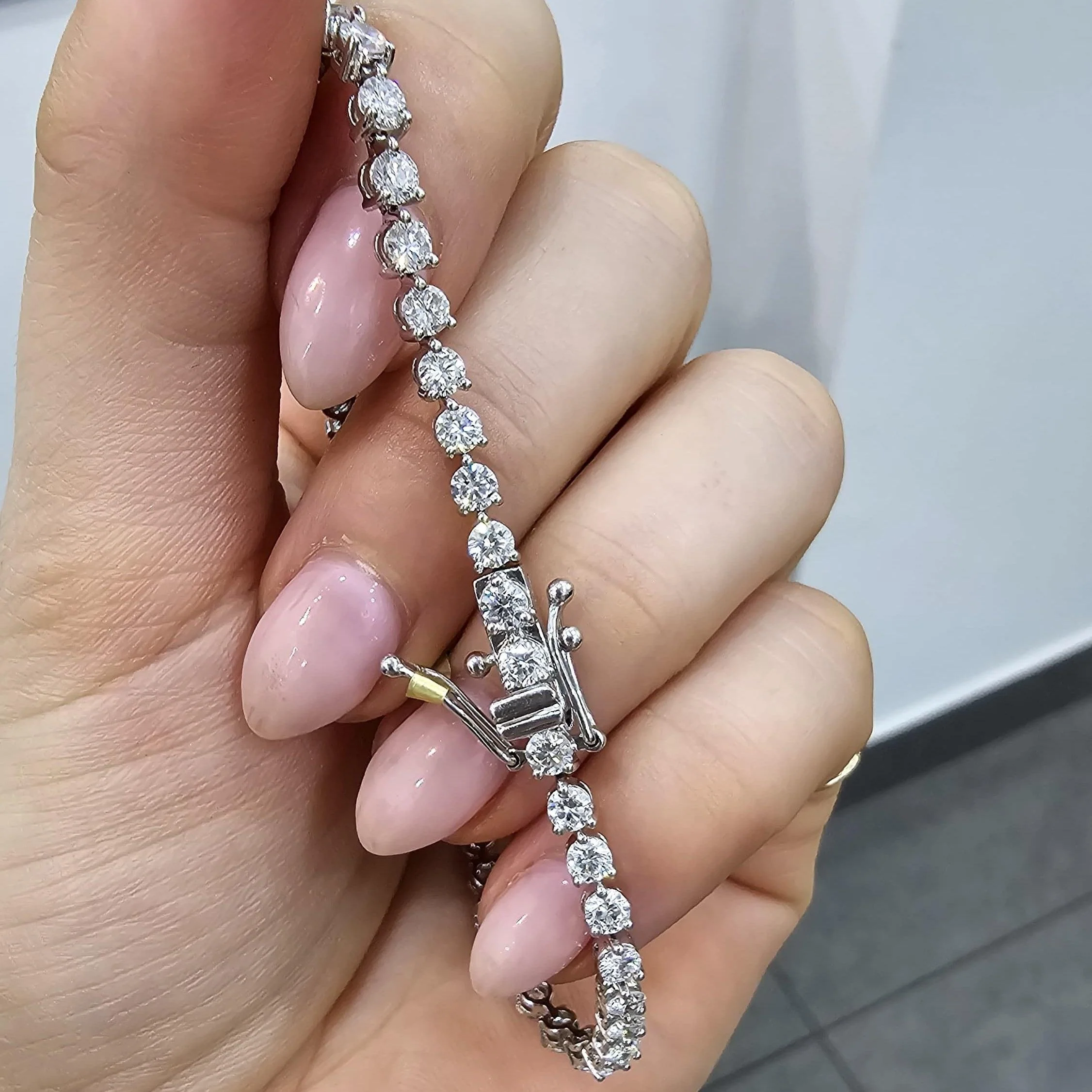 3.00Ct - 7.00ct D/VS Lab Round Diamond 3 Prong Tennis Bracelet in White Gold - Image 2