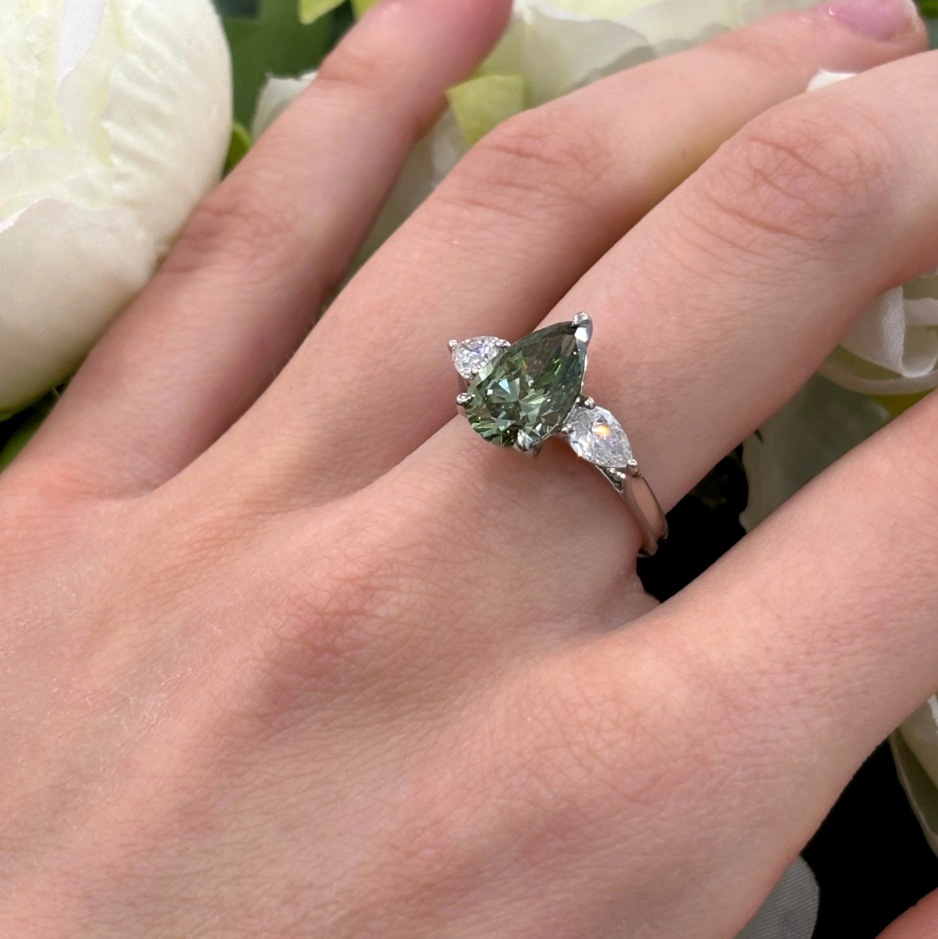 3.20 Carat IGI Lab Fancy Vivid Green Pear & Side Pear Diamond Three-Stone Ring In Platinum - Image 5