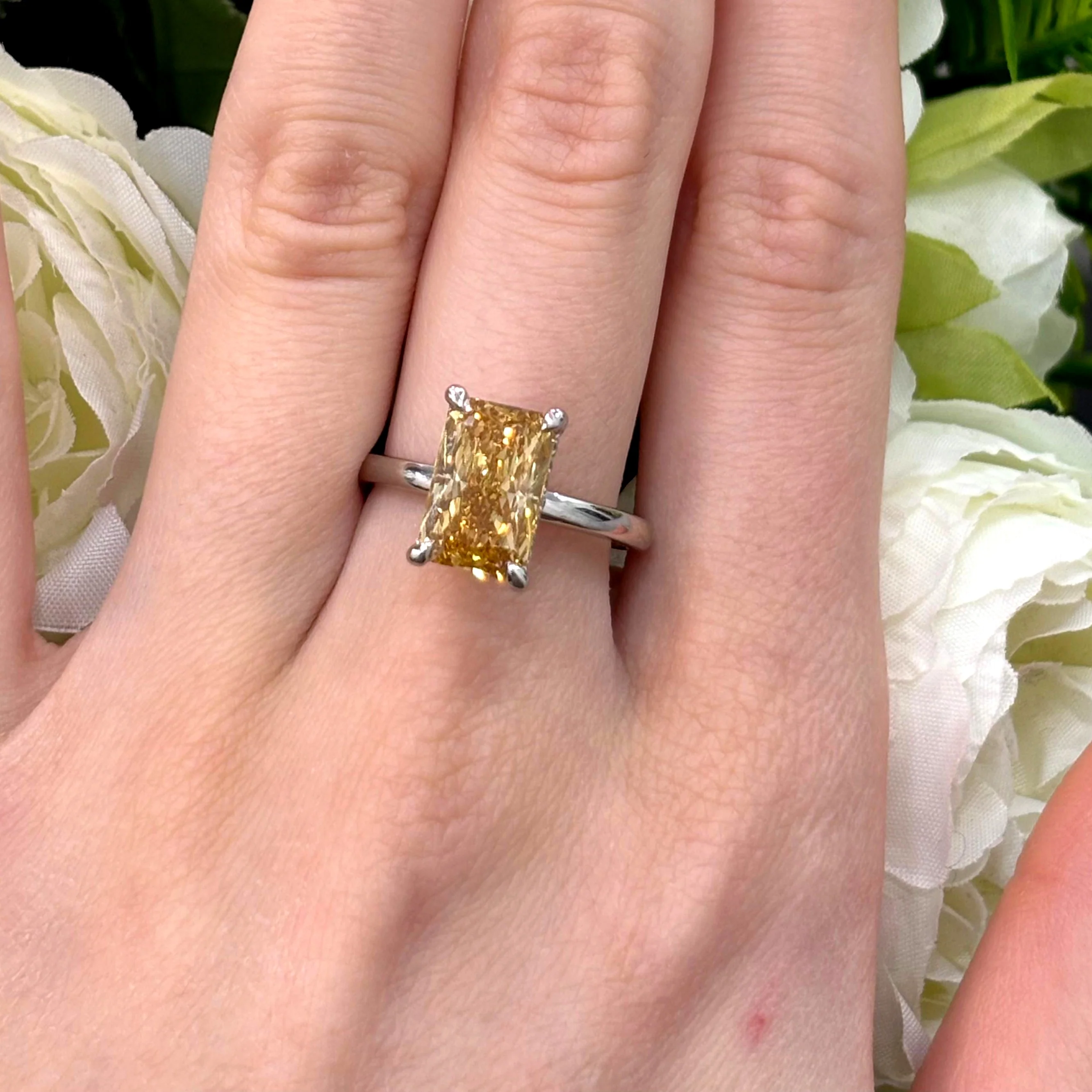 3.35 Carat IGI Lab Fancy Vivid Yellow Radiant Diamond Hidden Halo Engagement Ring In Platinum - Image 4