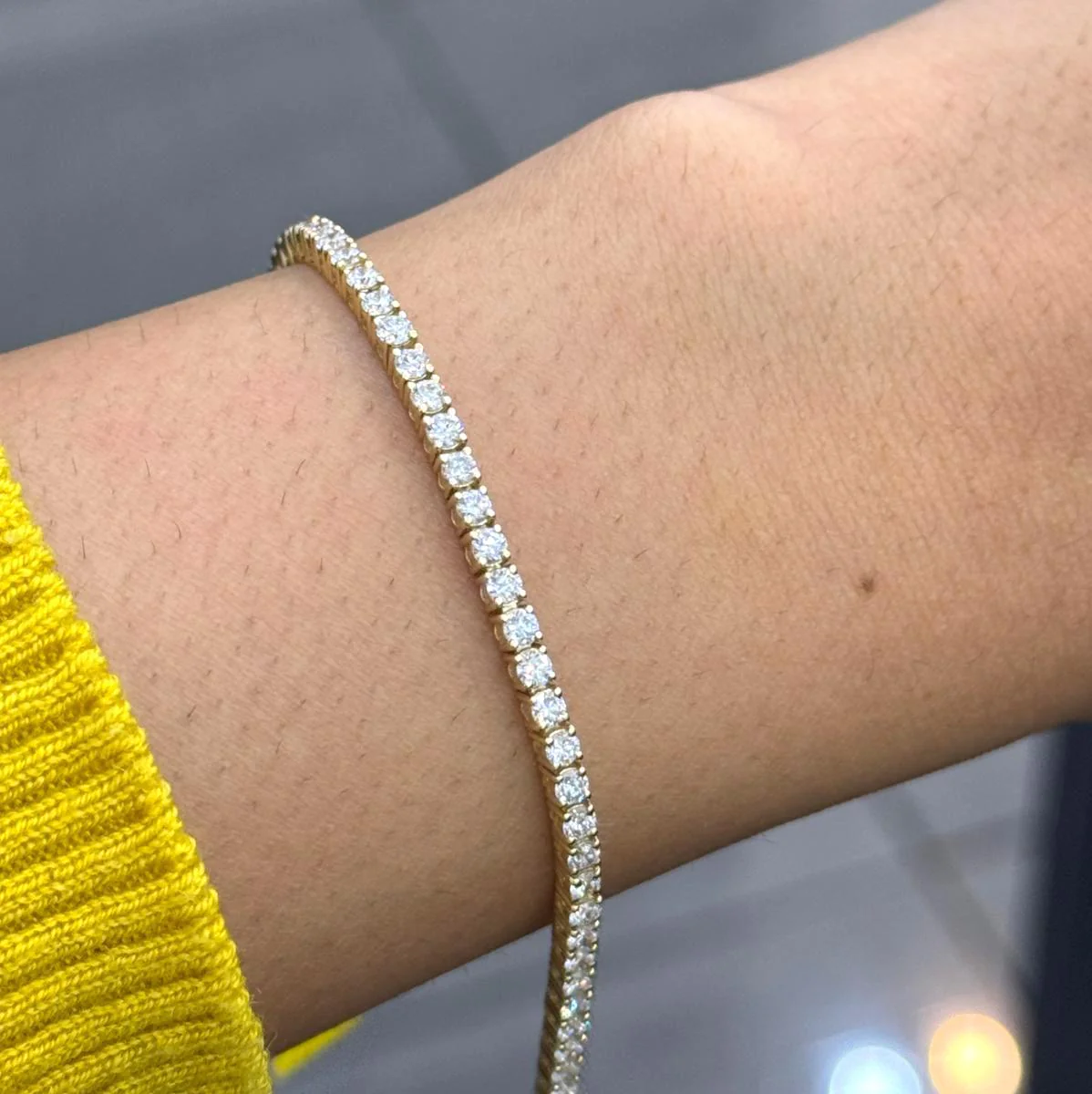 D/VVS 3.00 ct Lab Diamond Claw Set Tennis Bracelet in 9k Gold 7in