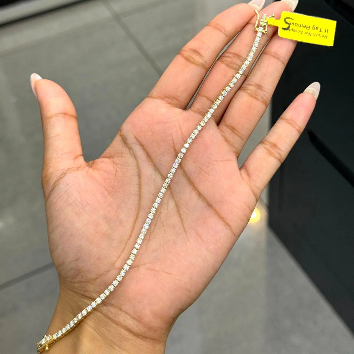 D/VVS 3.00 ct Lab Diamond Claw Set Tennis Bracelet in 9k Gold 7in - Image 5