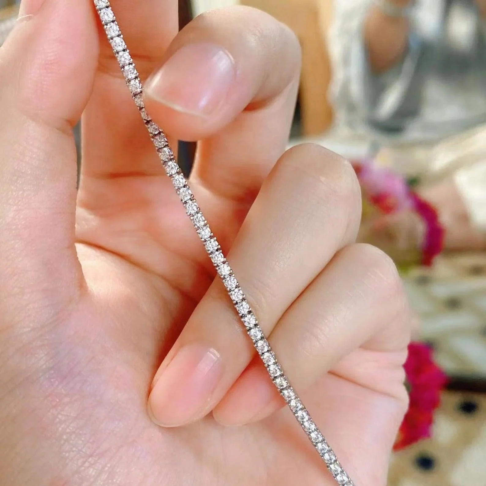 D/VVS 3.00 ct Lab Diamond Claw Set Tennis Bracelet in 9k Gold 7in - Image 9