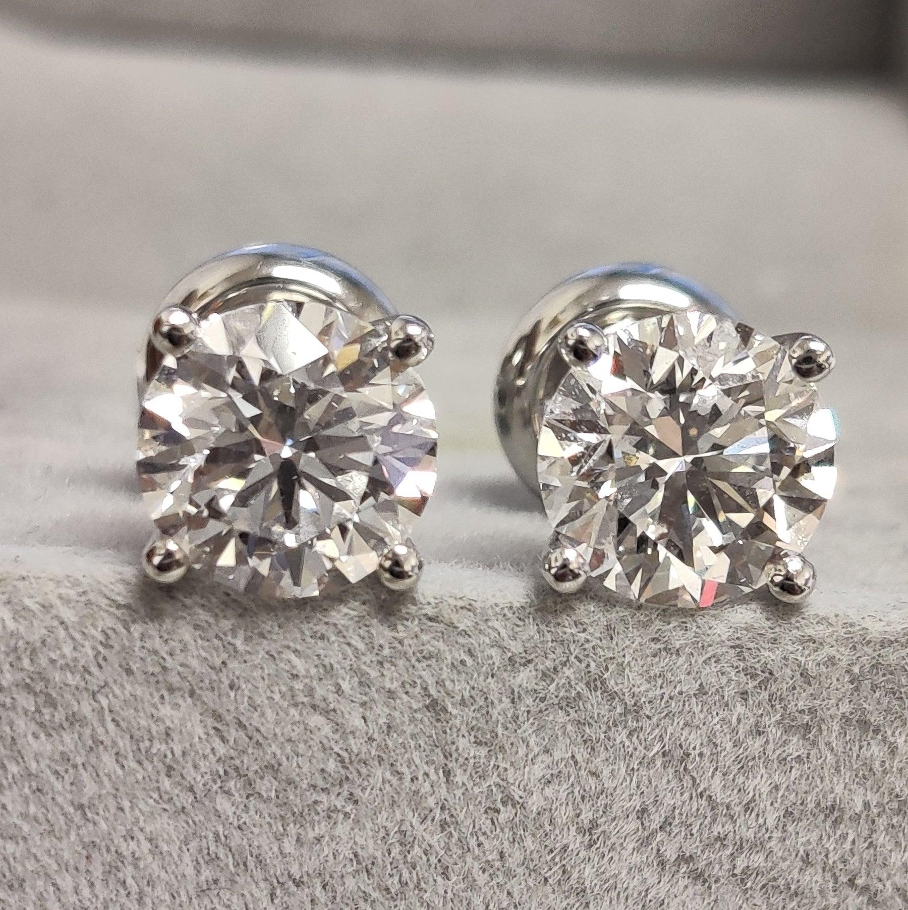 4.00ct Round Diamond Stud Earrings In Platinum, E/VS (IGI Certified) - Image 3