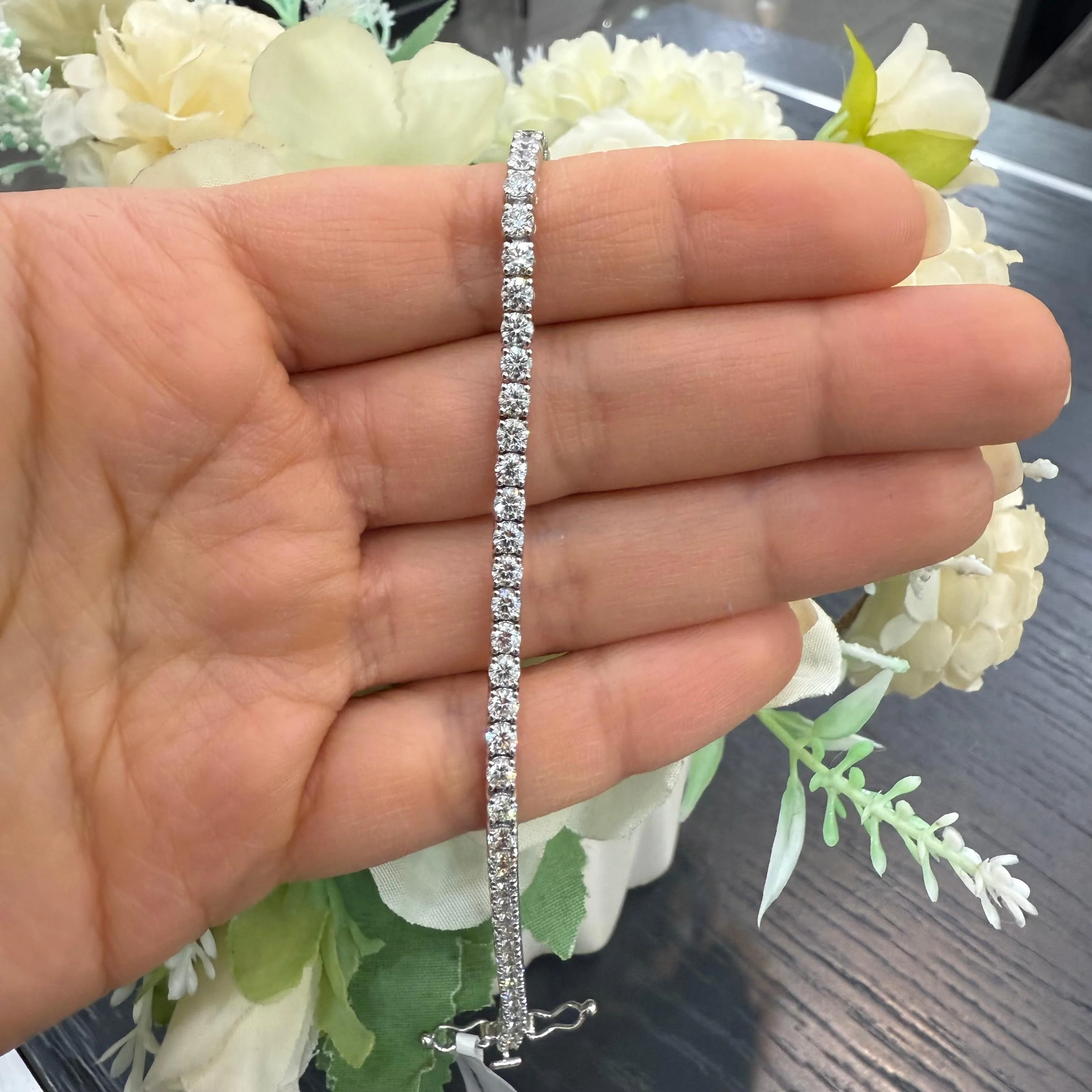5.00 ct D/VVS Round Lab Diamond Claw Set Tennis Bracelet in 9k Gold - Image 12