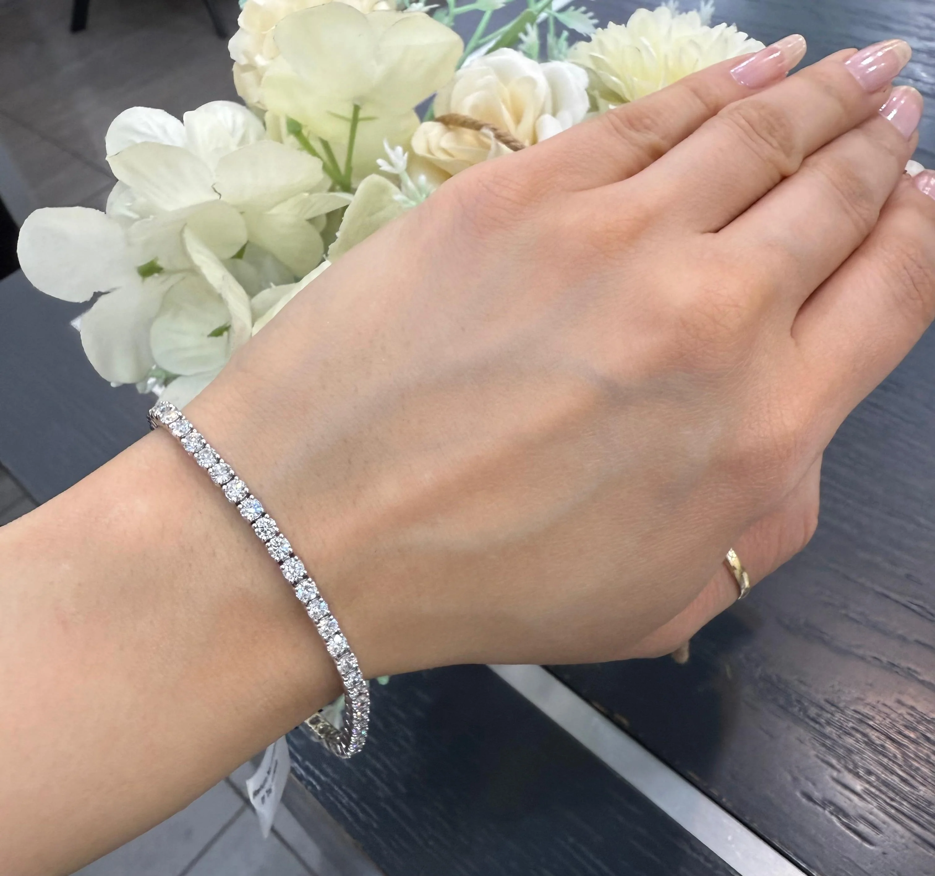5.00 ct D/VVS Round Lab Diamond Claw Set Tennis Bracelet in 9k Gold - Image 13