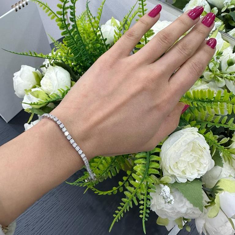 5.00 ct D/VVS Round Lab Diamond Claw Set Tennis Bracelet in 9k Gold - Image 7