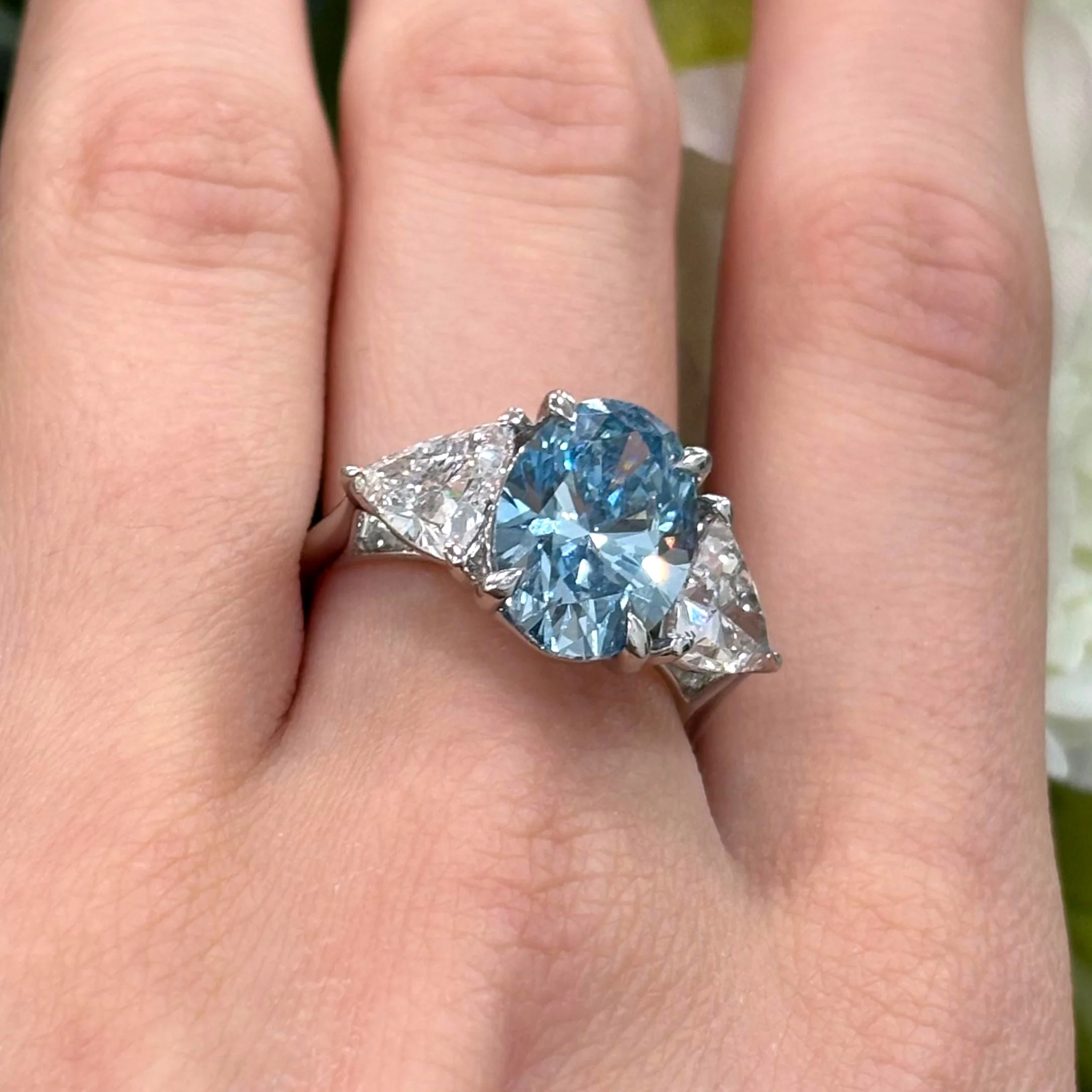 6.05 Carat IGI Lab Fancy Vivid Blue Oval & Side Trillion Diamond Three-Stone Ring In Platinum - Image 5