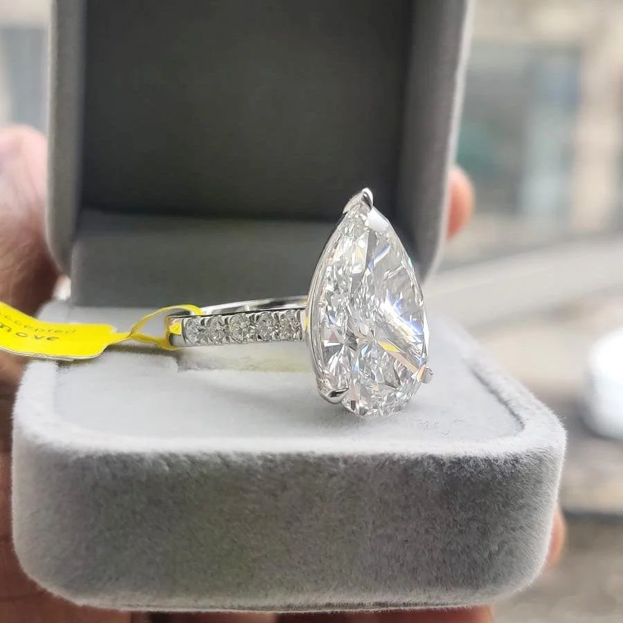 9.50 Carat IGI Certified Pear Shape Diamond Women's Engagement Ring - Image 2
