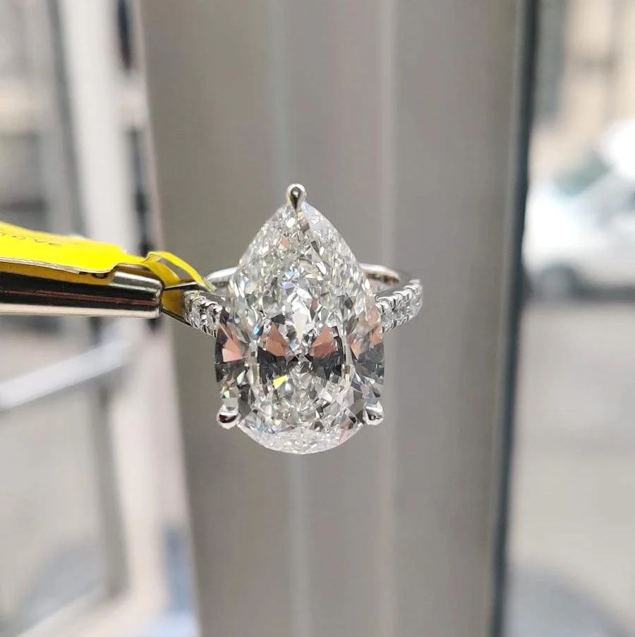 9.50 Carat IGI Certified Pear Shape Diamond Women's Engagement Ring - Image 5