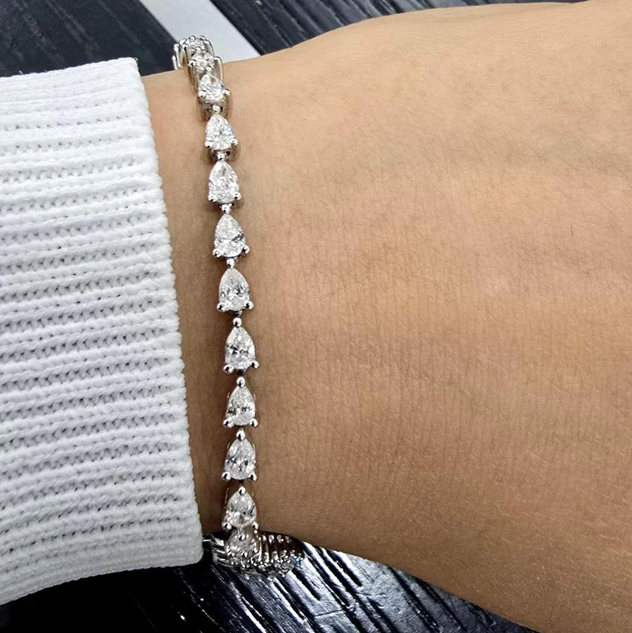 8.50CT D/VS Lab Grown Pear Diamond Claw Set Tennis Bracelet In White Gold