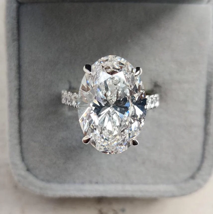 Last Piece ! 9.50 Carat IGI Certified Oval Diamond Women's Engagement Ring - Image 3