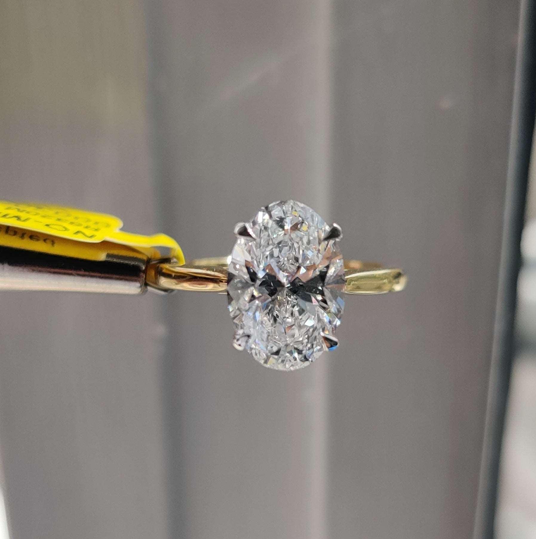 3.00Ct 6.00CT IGI Certified Diamond Oval Cut Solitaire Engagement Ring in 18k Yellow Gold - Image 6