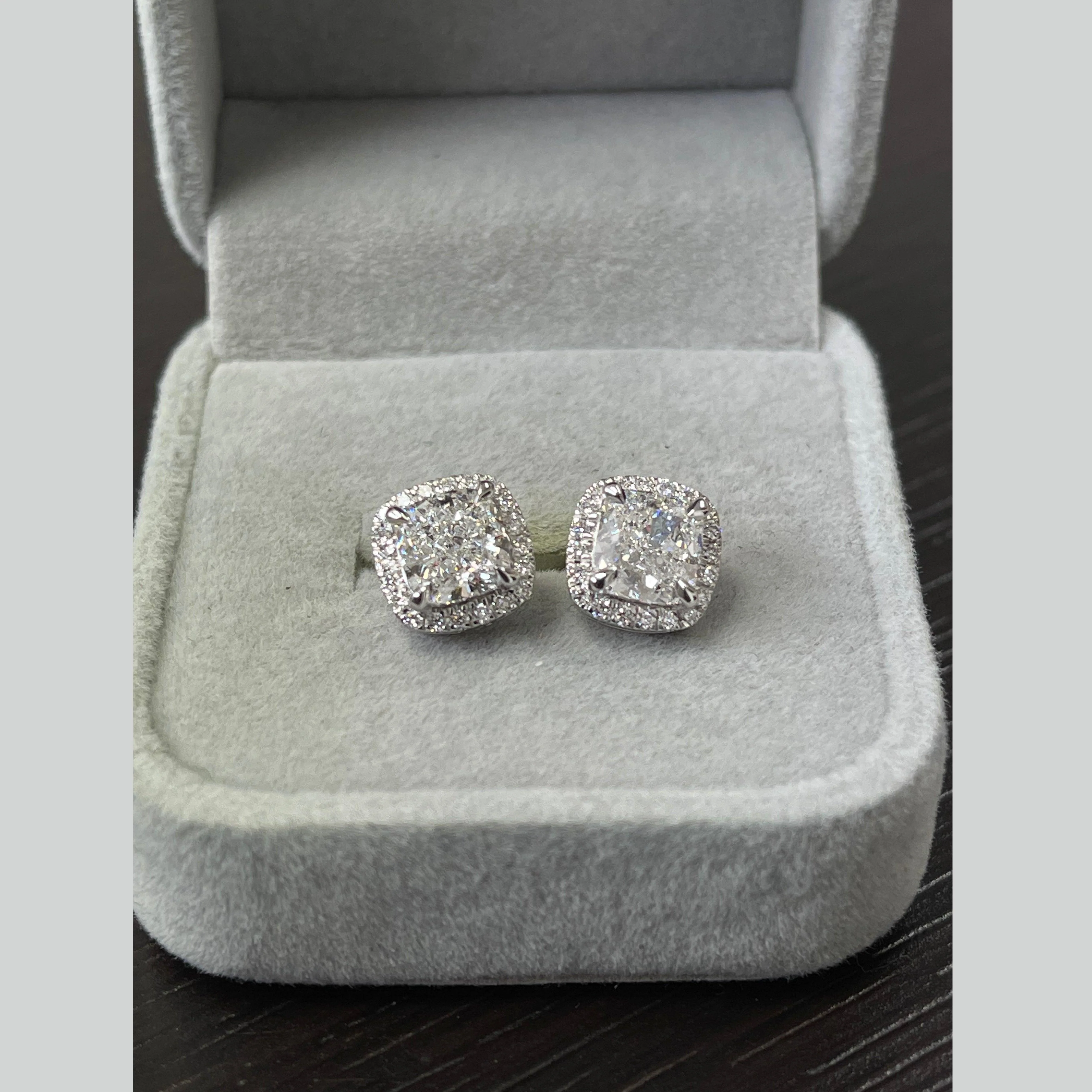 Certified D/VS 3.40Ct Cushion Diamond Halo Earring in Platinum - Image 6