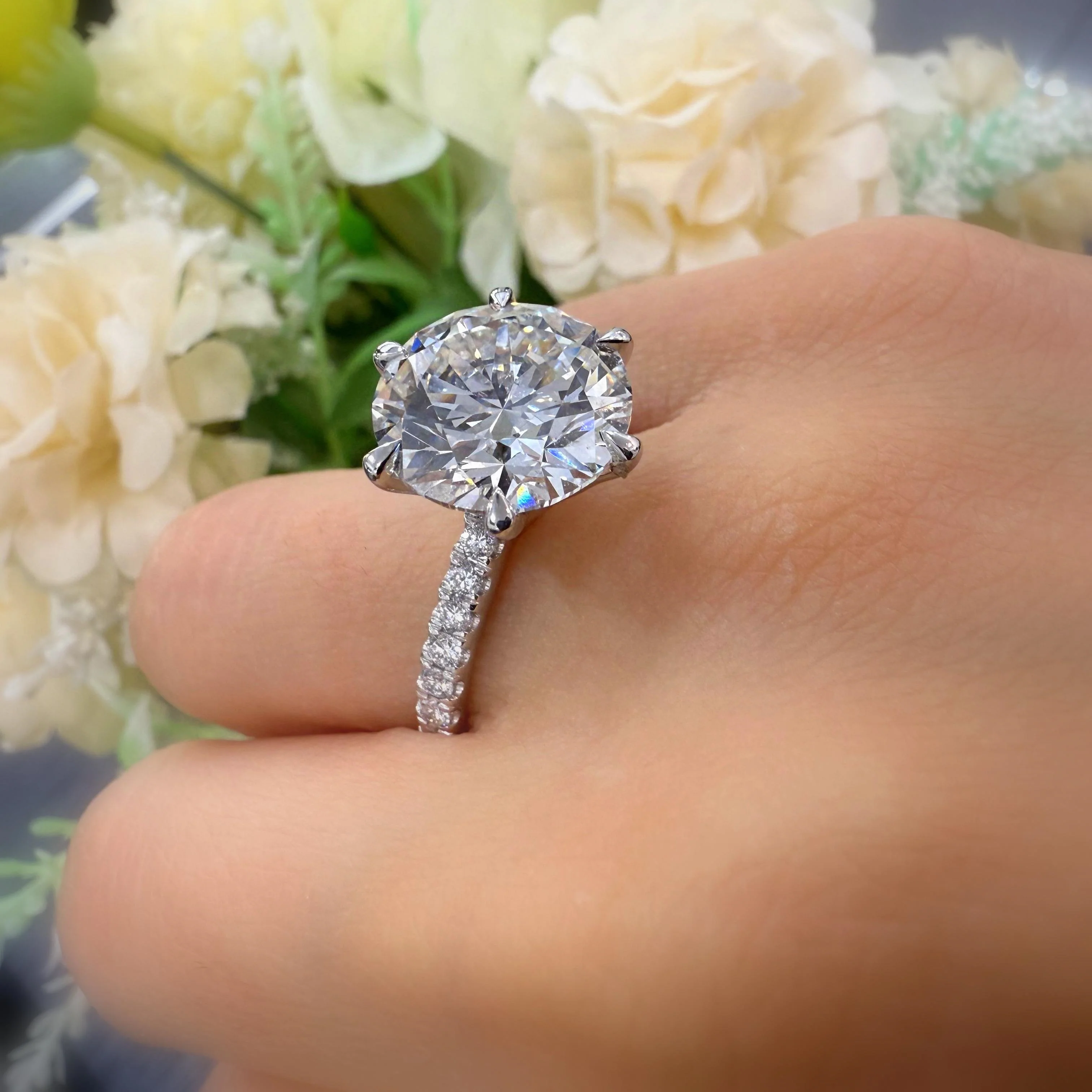 Certified Lab Round Diamond Engagement Ring with Side Stones in Platinum 8.00Ct F/VS - Image 2