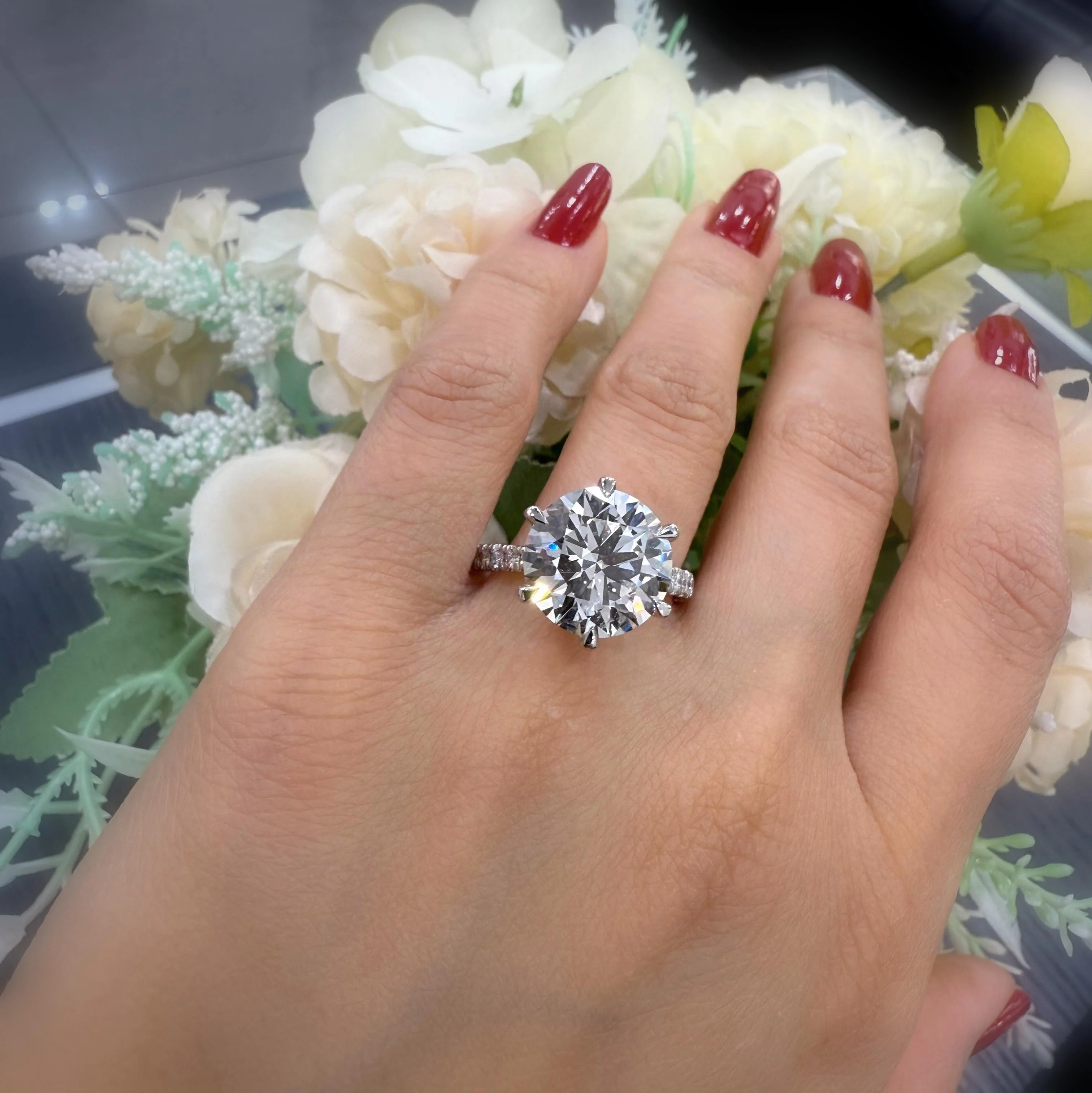 Certified Lab Round Diamond Engagement Ring with Side Stones in Platinum 8.00Ct F/VS - Image 3
