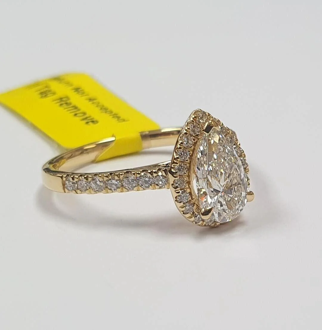 Certified F/VS 2.50Carat Pear Diamond Halo Ring in Hallmarked Yellow Gold - Image 6