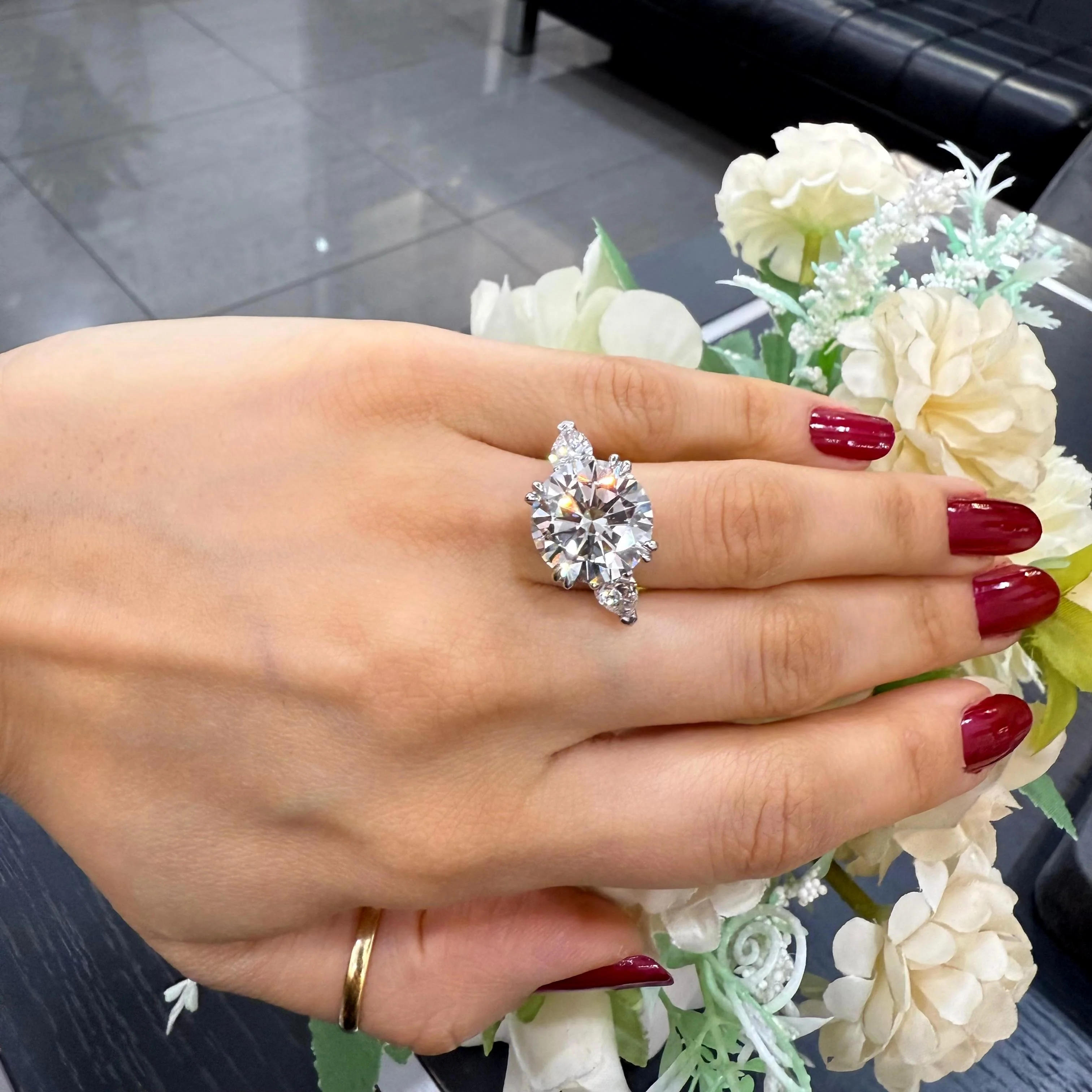 Special Offer ! Certified Round & Pear Shape Lab Diamond Trilogy Ring in Platinum for Women - 9.50Ct - Image 4