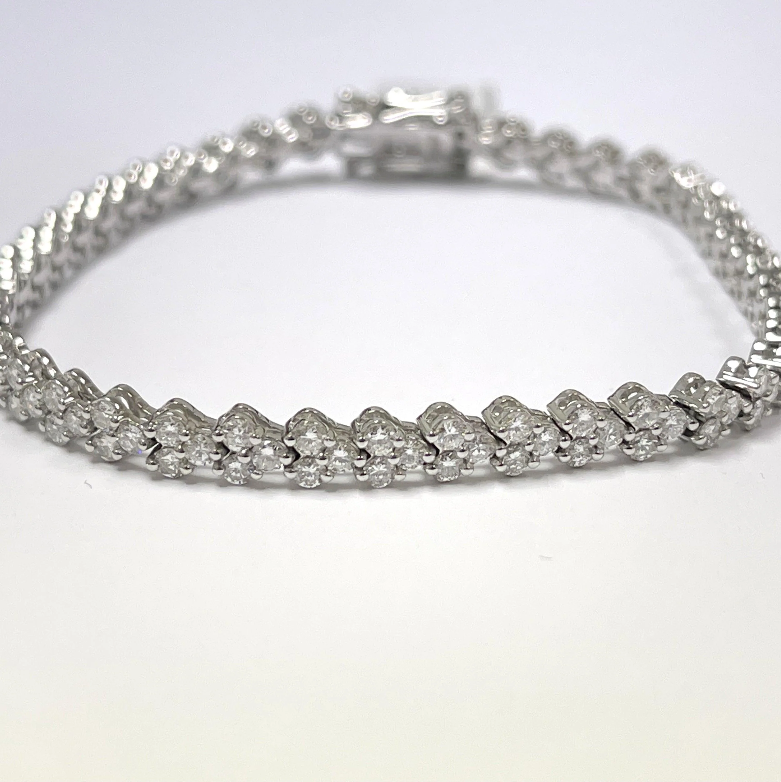 Clearance ! D-E/VS 5.00 ct Round Diamond Heart Style Tennis Bracelet , 18k White Gold - Image 3