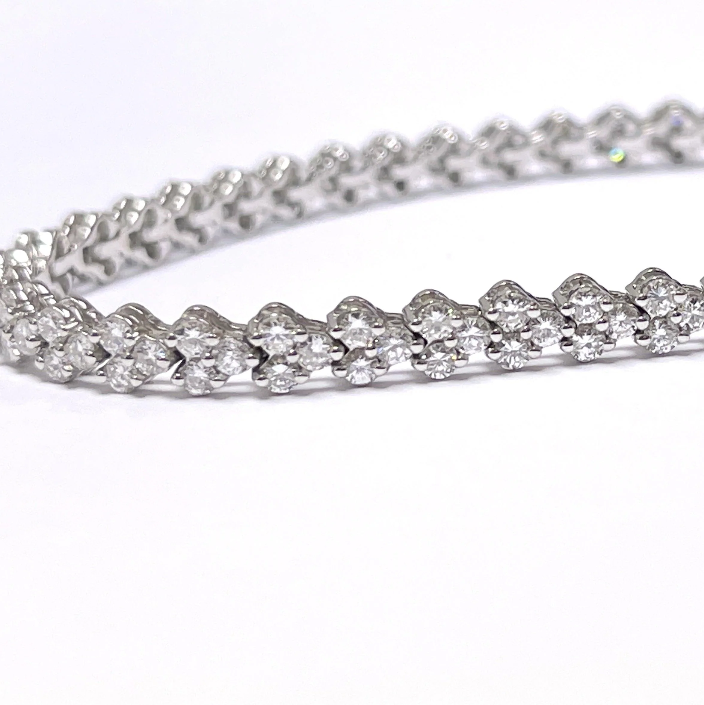 Clearance ! D-E/VS 5.00 ct Round Diamond Heart Style Tennis Bracelet , 18k White Gold - Image 4