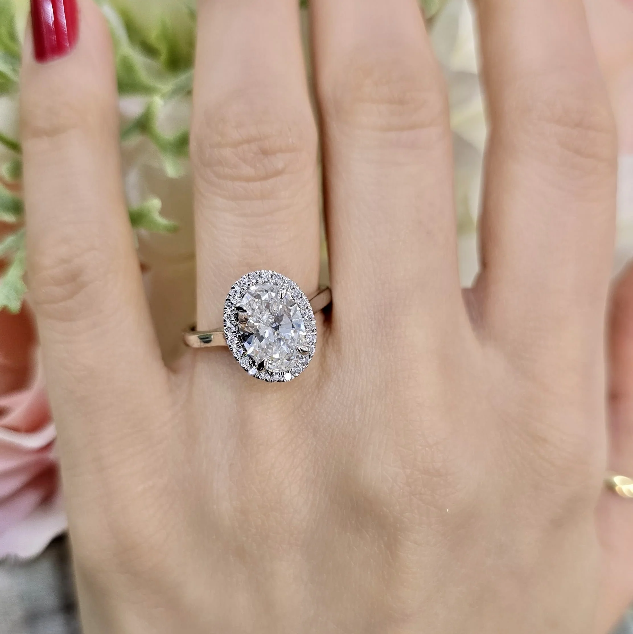 Clearance ! E/VS 2.30Ct IGI Certified Oval Diamond Halo Engagement Ring In Platinum - Image 3