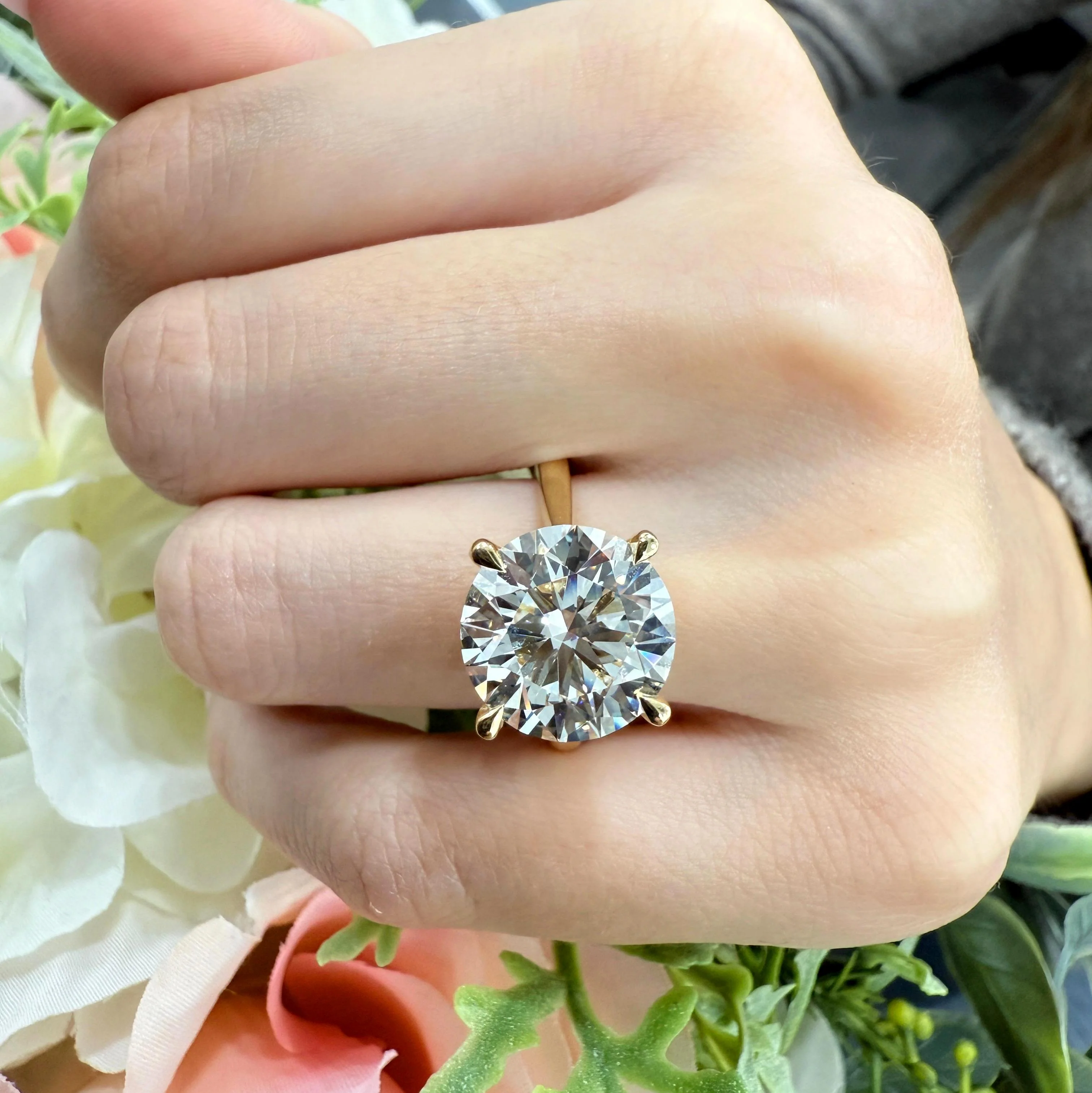 Clearance β 6.00Ct Round Lab Grown Diamond Solitaire Engagement Ring | IGI Certified - Image 3