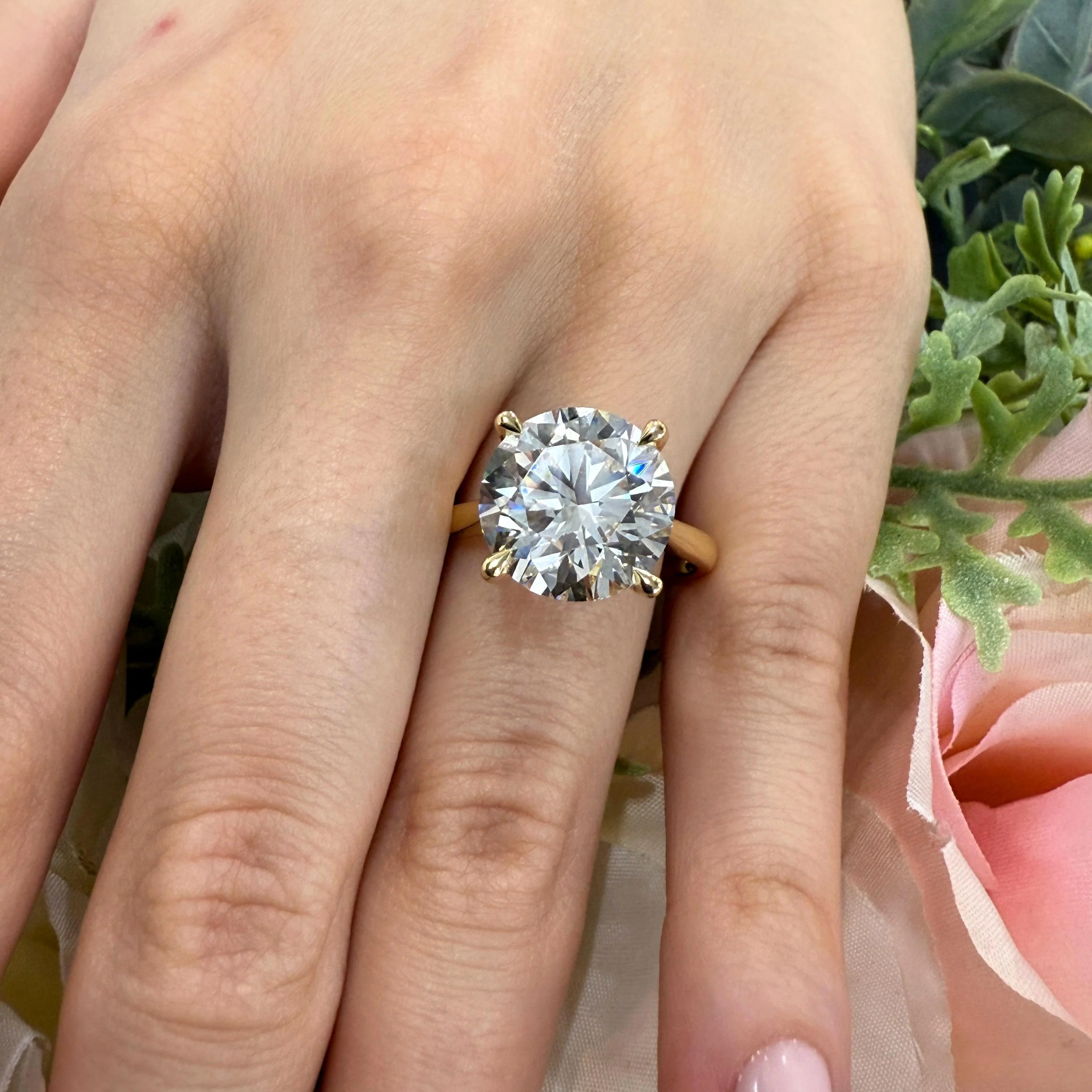 Clearance β 6.00Ct Round Lab Grown Diamond Solitaire Engagement Ring | IGI Certified - Image 4