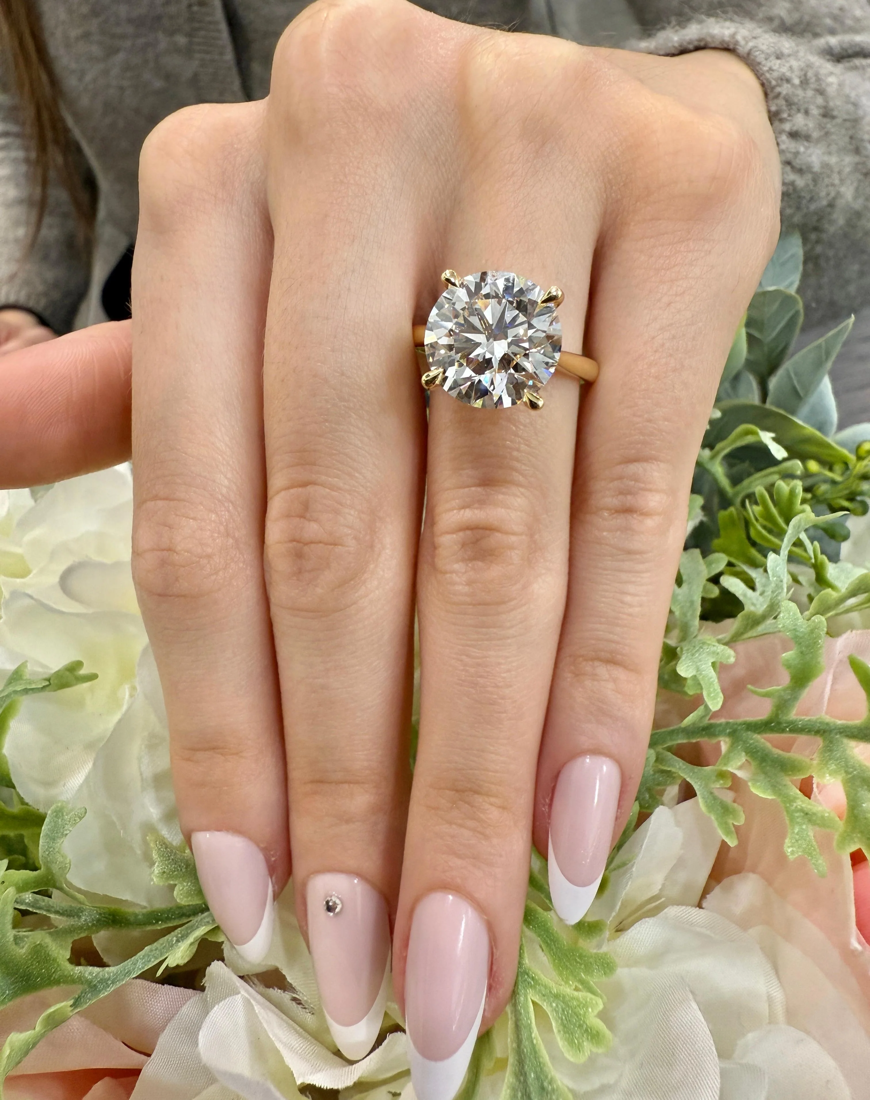 Clearance β 6.00Ct Round Lab Grown Diamond Solitaire Engagement Ring | IGI Certified - Image 5