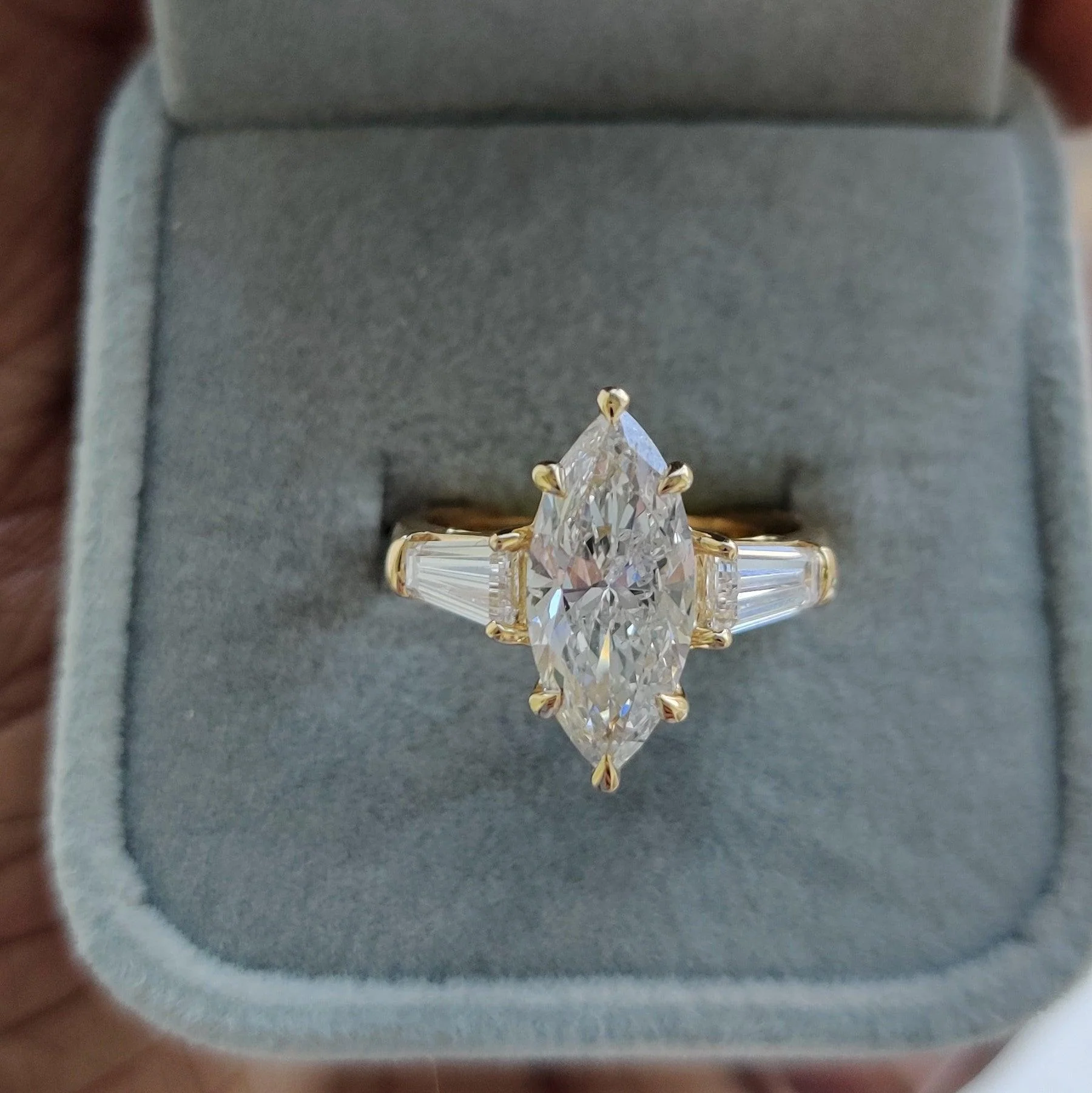 Clearance ! Best Quality 5.00Ct Marquise & Side Diamond Trilogy Ring 18K Yellow Gold - Image 5