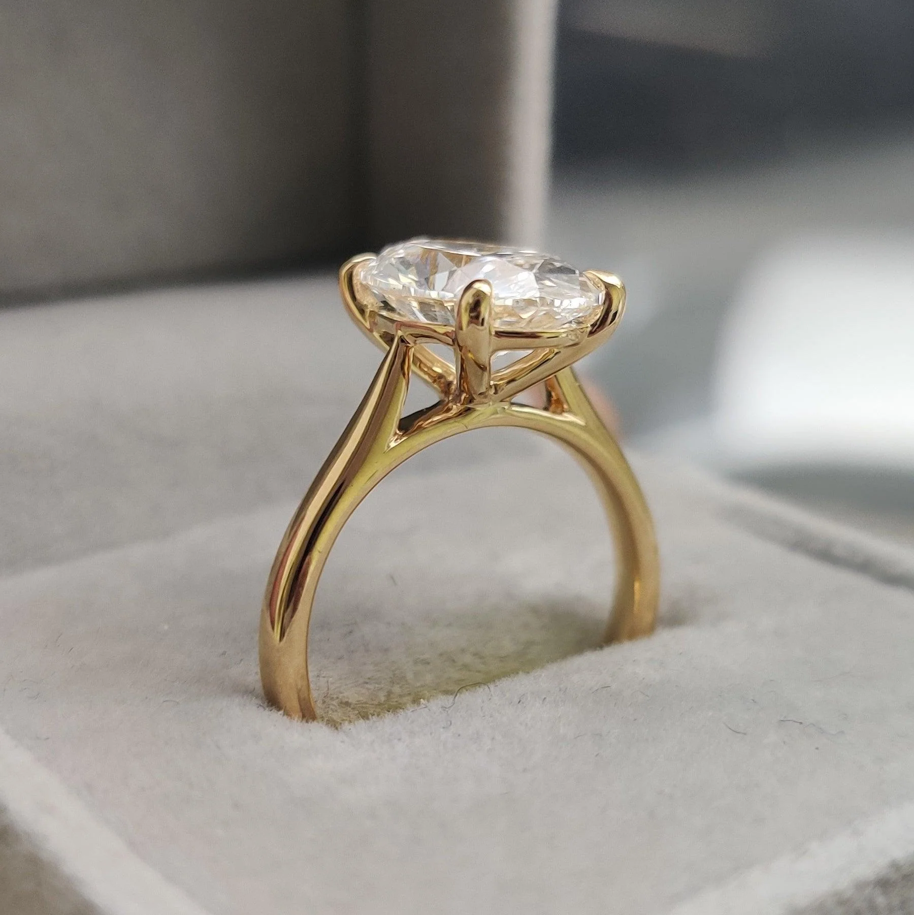 Special Offer ! F/VS 4.00 CT IGI Certified Oval Diamond Solitaire Engagement Ring in 18k Yellow Gold - Image 4