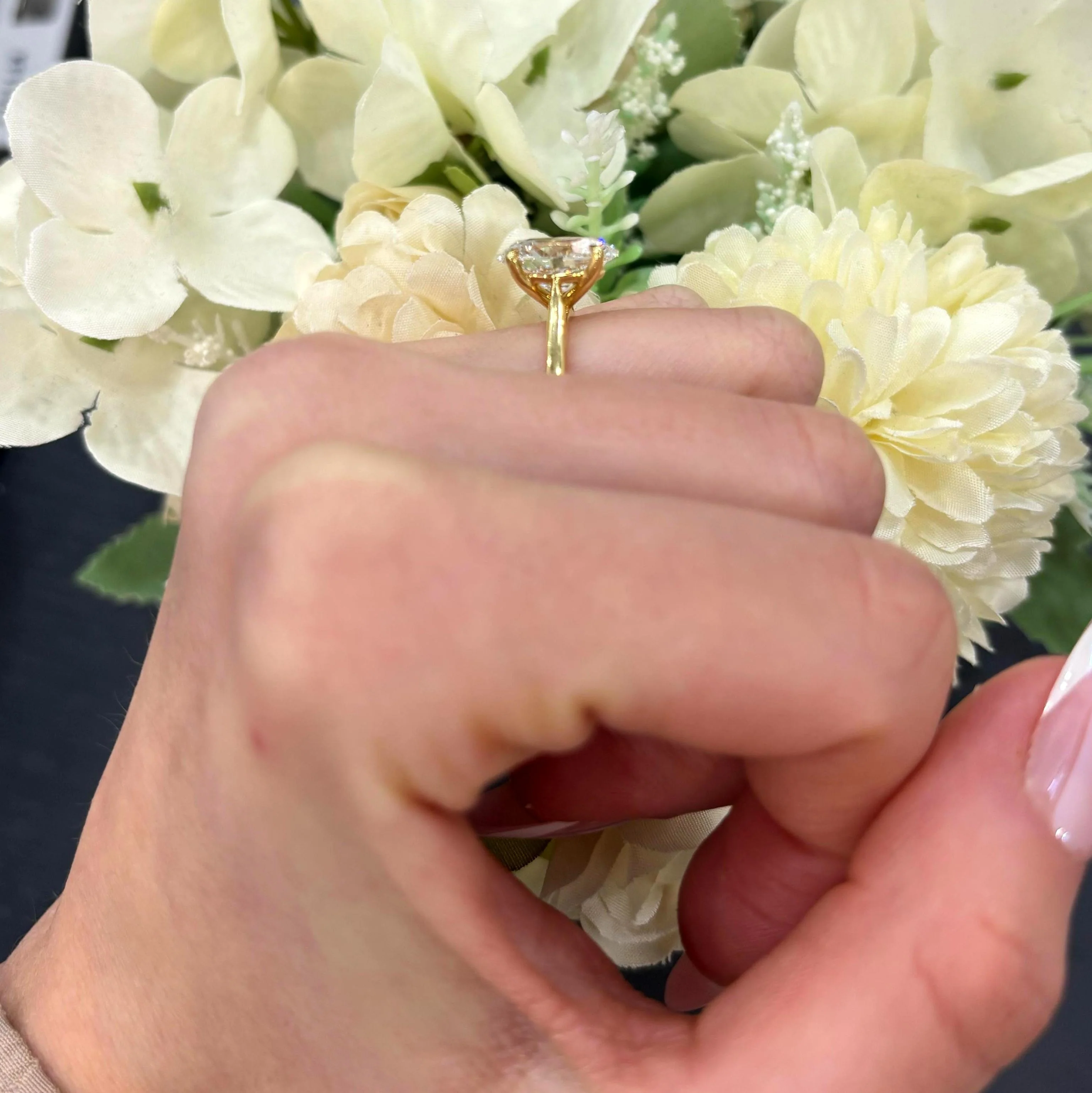 Special Offer ! F/VS 4.00 CT IGI Certified Oval Diamond Solitaire Engagement Ring in 18k Yellow Gold - Image 5