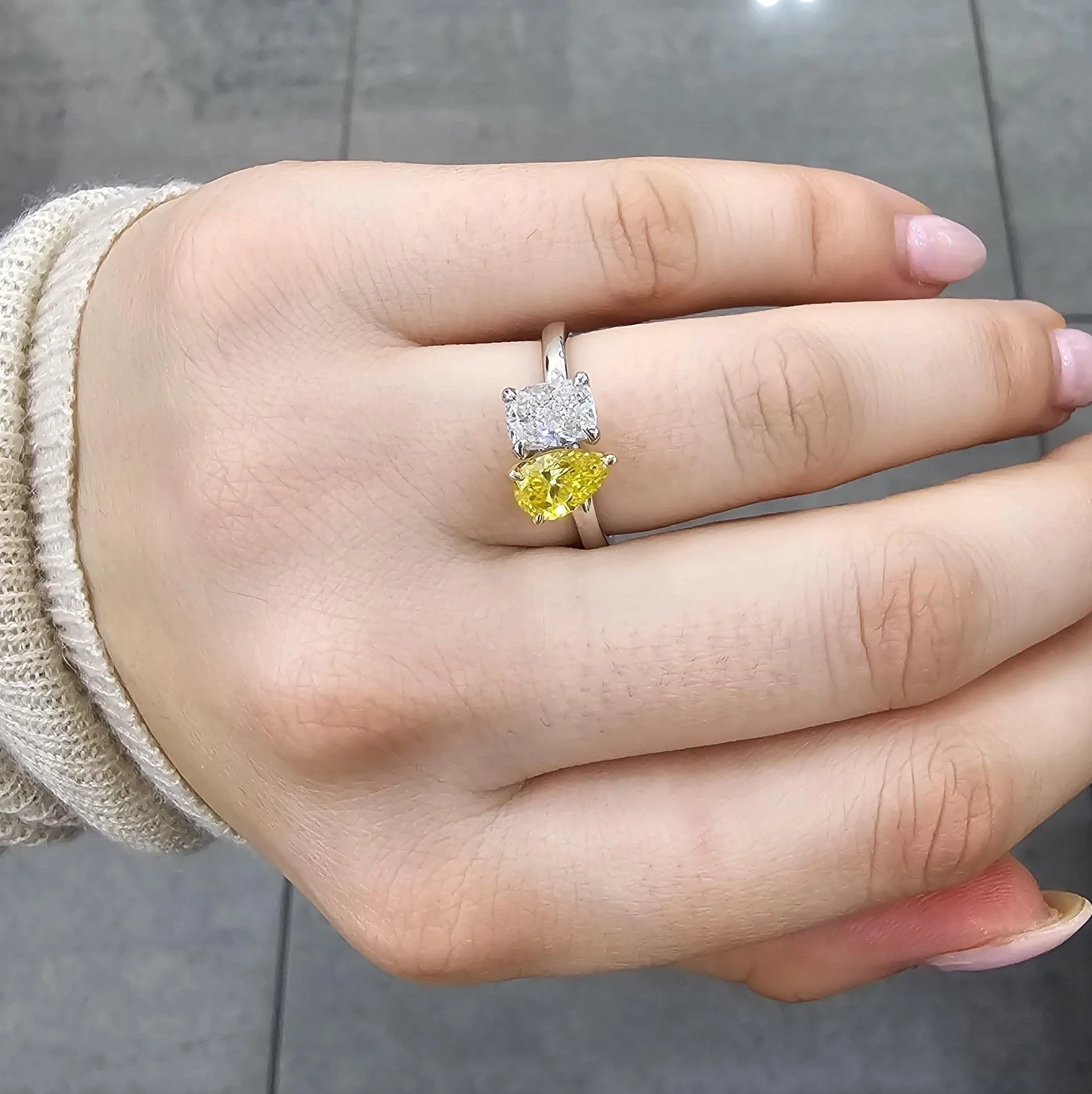 D-F/VS 2.00ct Cushion & Fancy Pear Shape Engagement Ring In 950 Platinum - Image 4