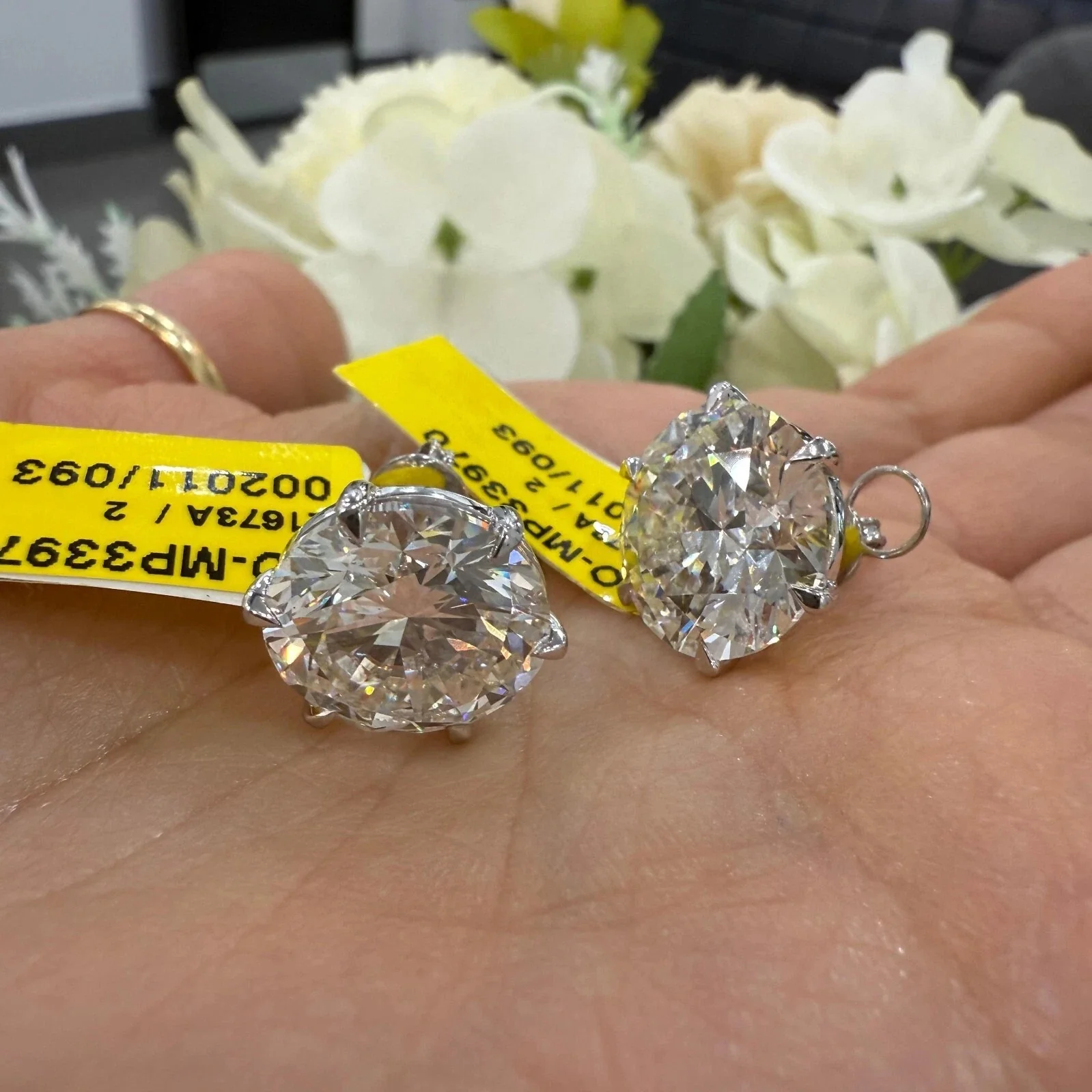 Exceptional 20.11 Ct Lab-Grown Round Diamond Studs Earring – F/VS in Platinum with Screw Backs - Image 3