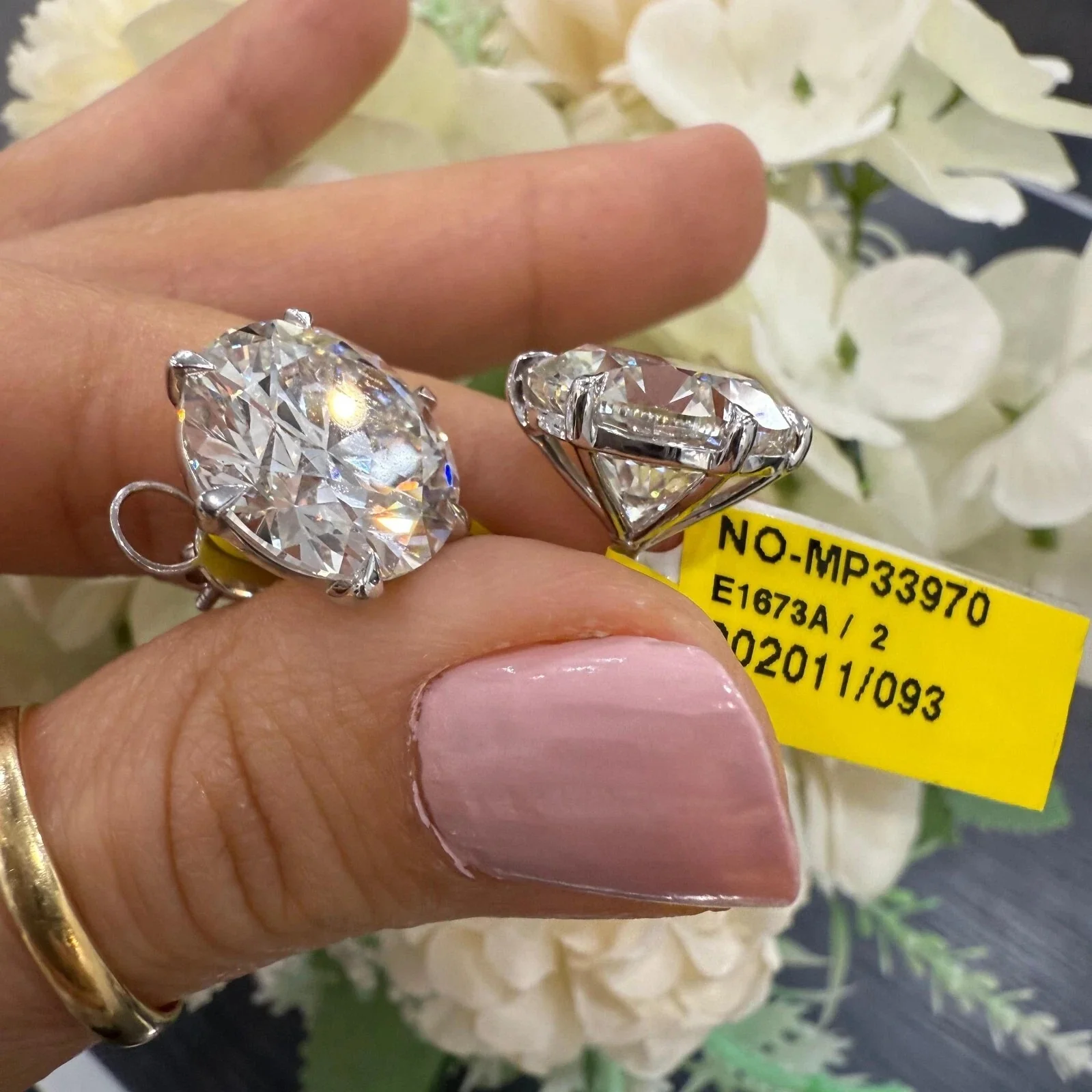 Exceptional 20.11 Ct Lab-Grown Round Diamond Studs Earring – F/VS in Platinum with Screw Backs - Image 5