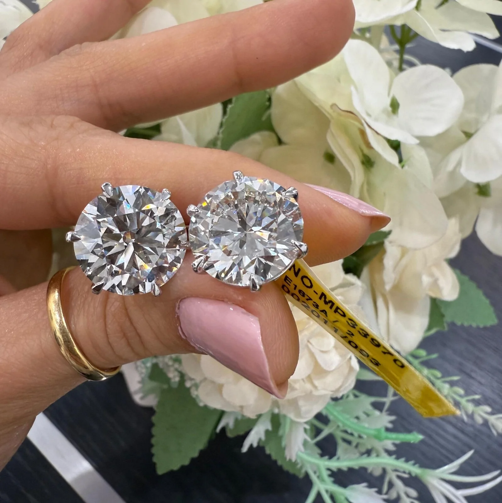 Exceptional 20.11 Ct Lab-Grown Round Diamond Studs Earring – F/VS in Platinum with Screw Backs - Image 9