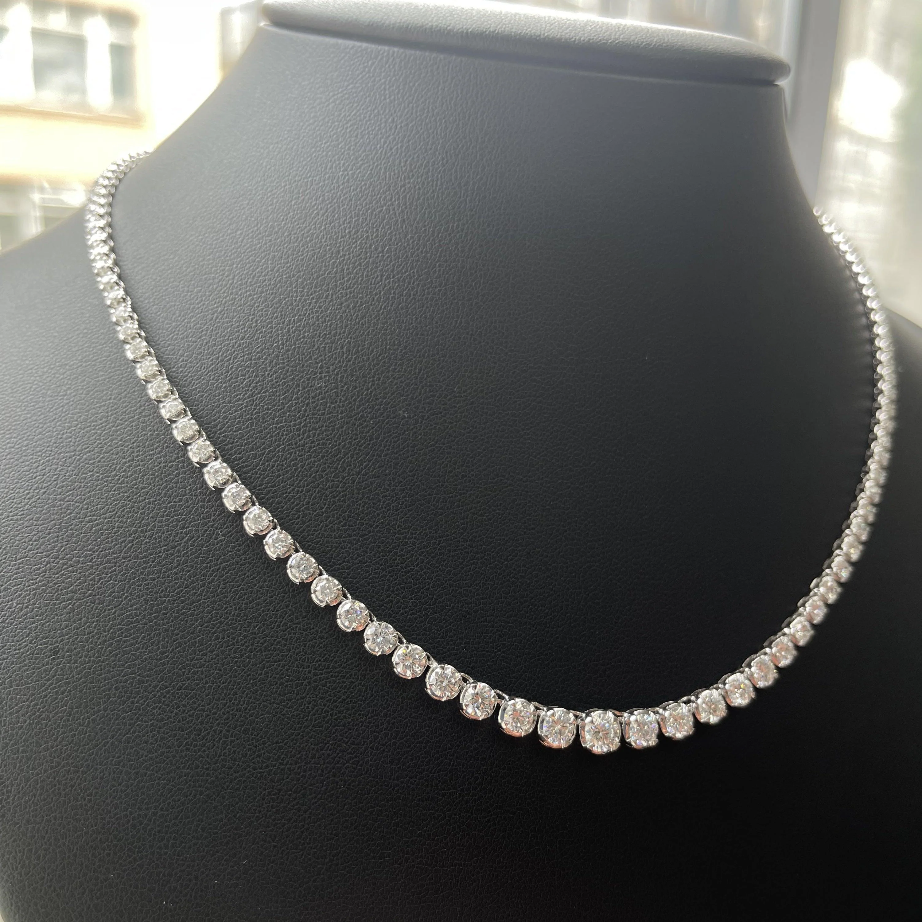 D/VS 8.00Ct Lab Grown Round Diamond Graduated Necklace in Hallmarked 18k White Gold - Image 3