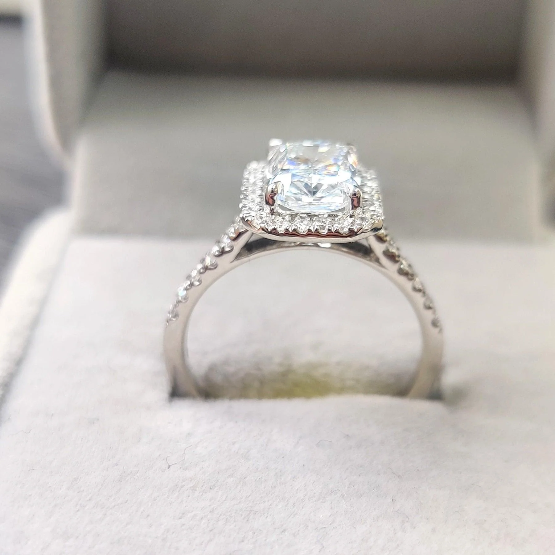 5.50Ct IGI Certified Radiant Cut Diamond Halo Engagement Ring In Platinum - Image 3