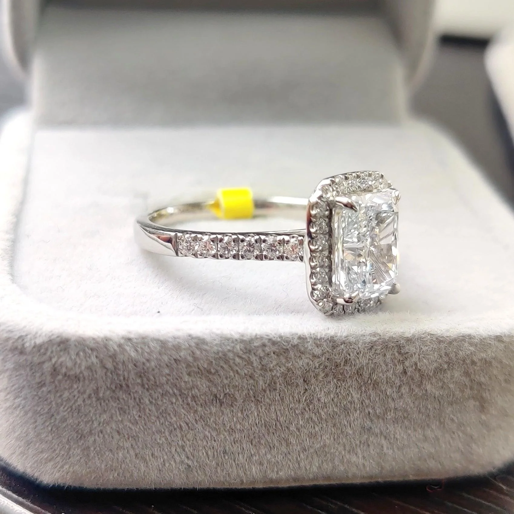 5.50Ct IGI Certified Radiant Cut Diamond Halo Engagement Ring In Platinum - Image 4