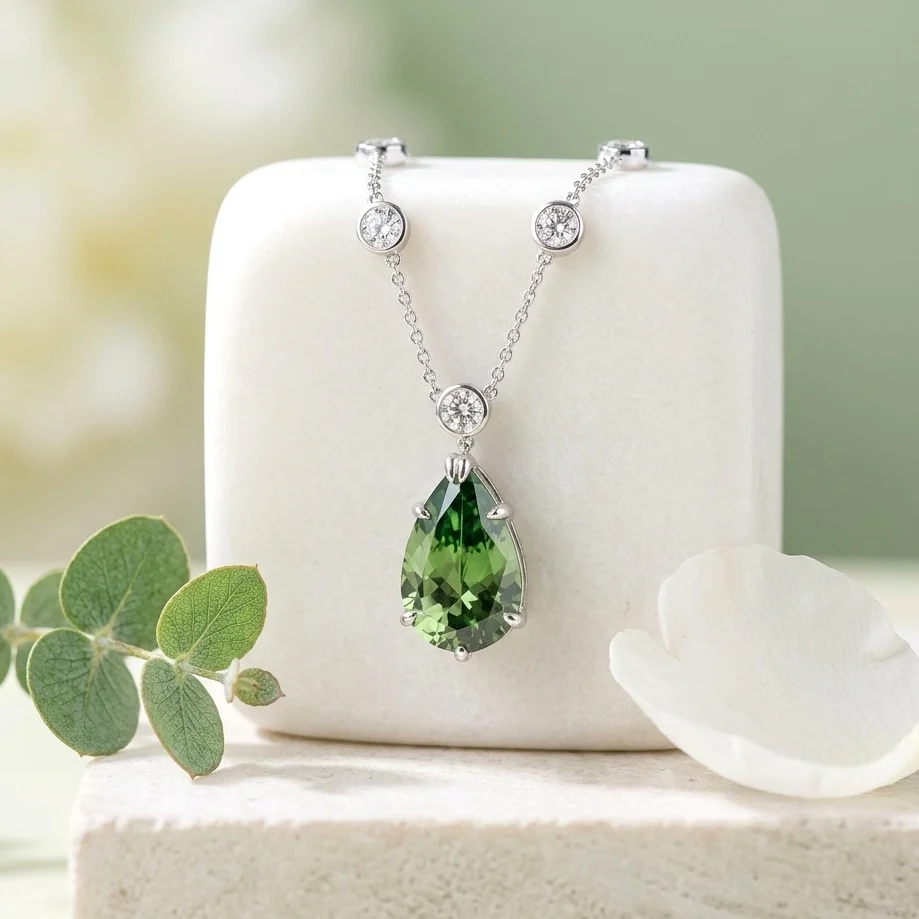 IGI Certified 6.00 Ct Fancy Green Pear Diamond Necklace in White Gold - Image 2