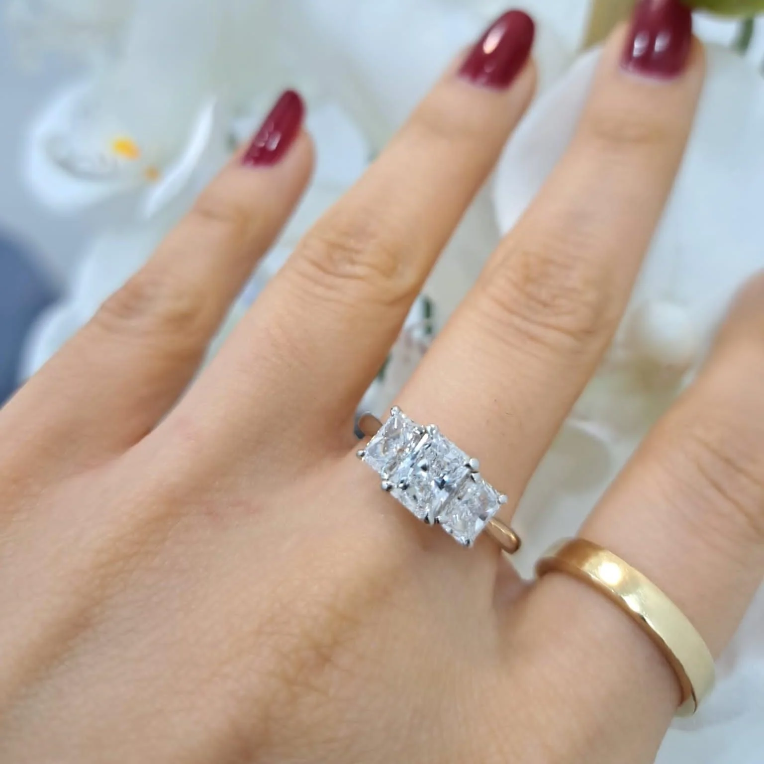 Great Deal..! F/VS 2.00 Ct Radiant Diamond Trilogy Engagement Ring In 18k Gold - Image 3